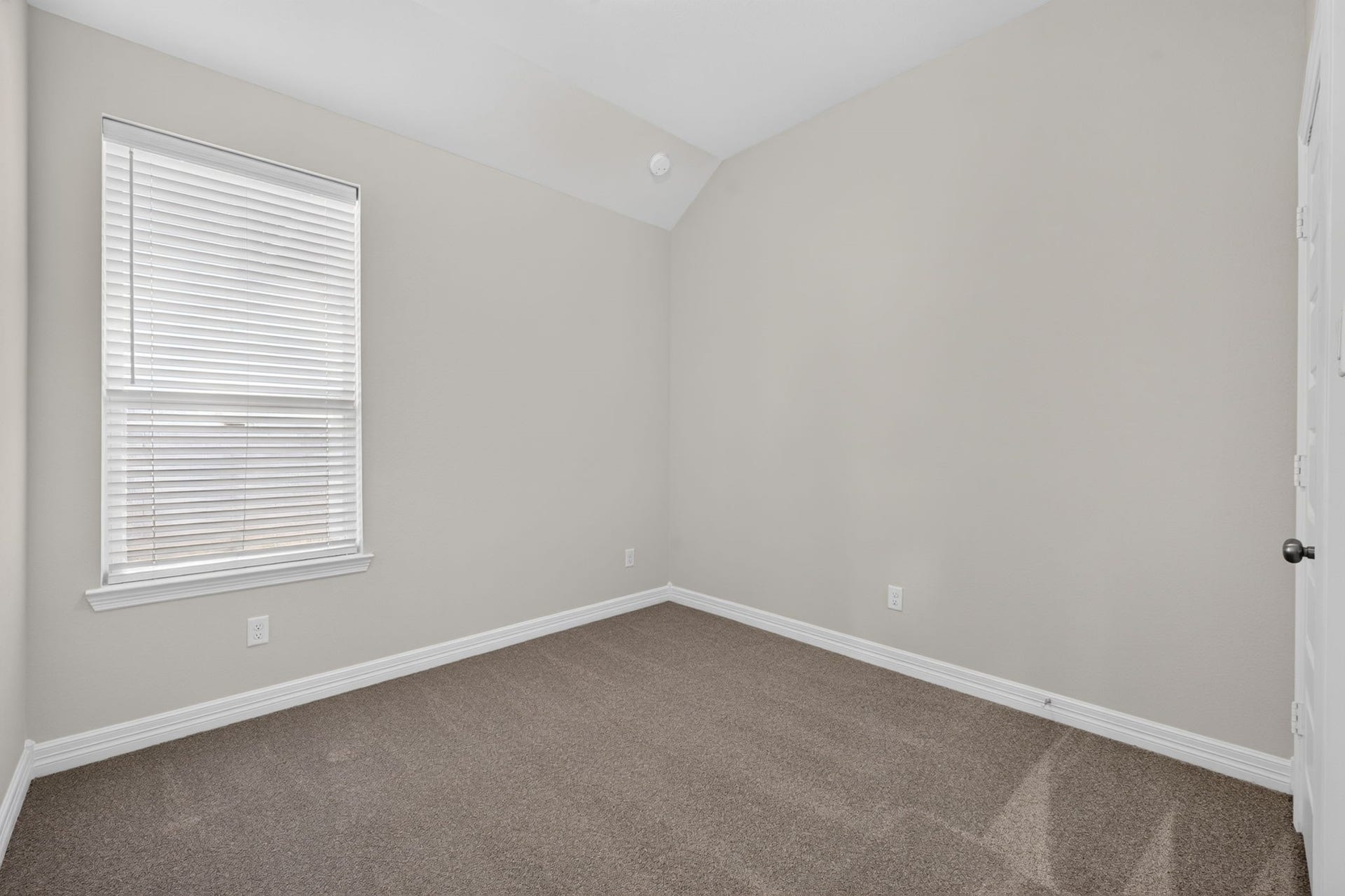24638 Carleton Lake Lane, Tomball, TX 77375 Bedroom 3 has new paint and carpet great with any decor.
