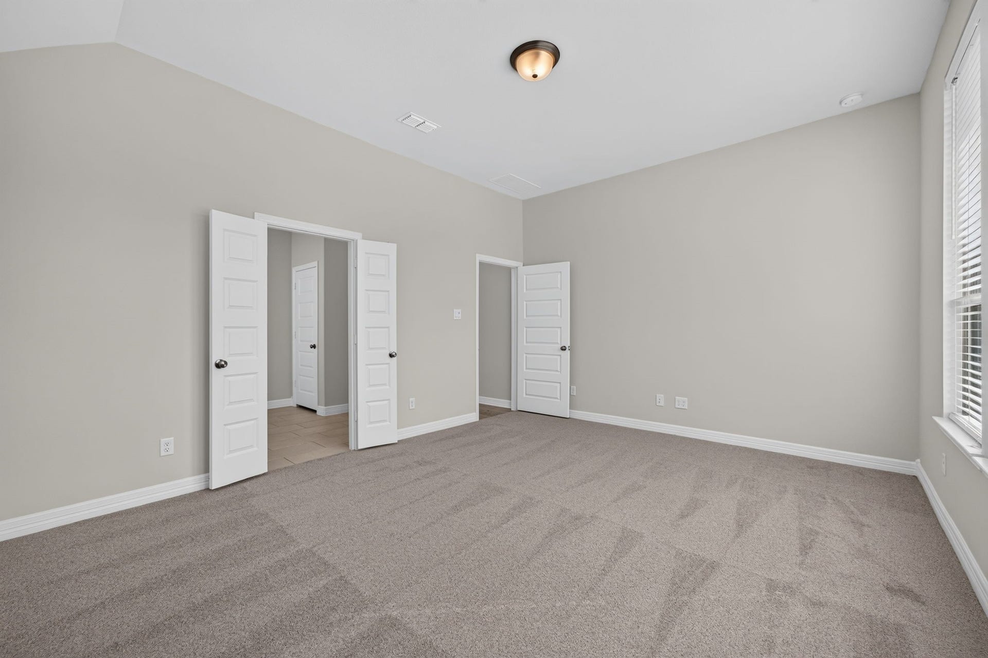 24638 Carleton Lake Lane, Tomball, TX 77375 Primary suite is spacious with ample room for all of your furnishings.