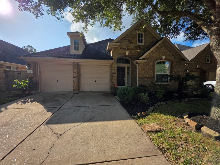 Property photo for 5221 Cottonwood Creek Lane, League City, TX