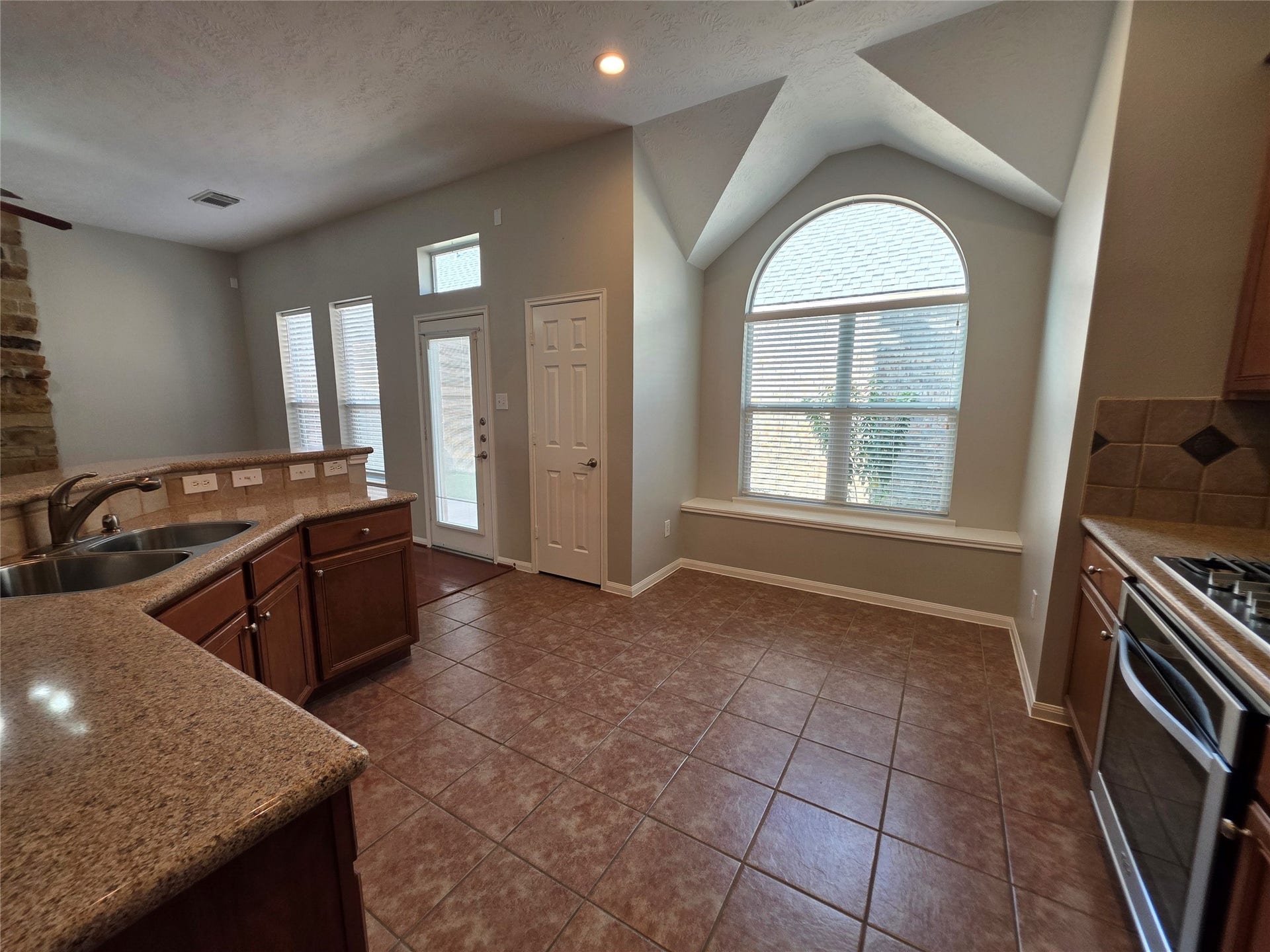 5221 Cottonwood Creek Lane, League City, TX 77573 5221 Cottonwood Creek Lane, League City, TX 77573