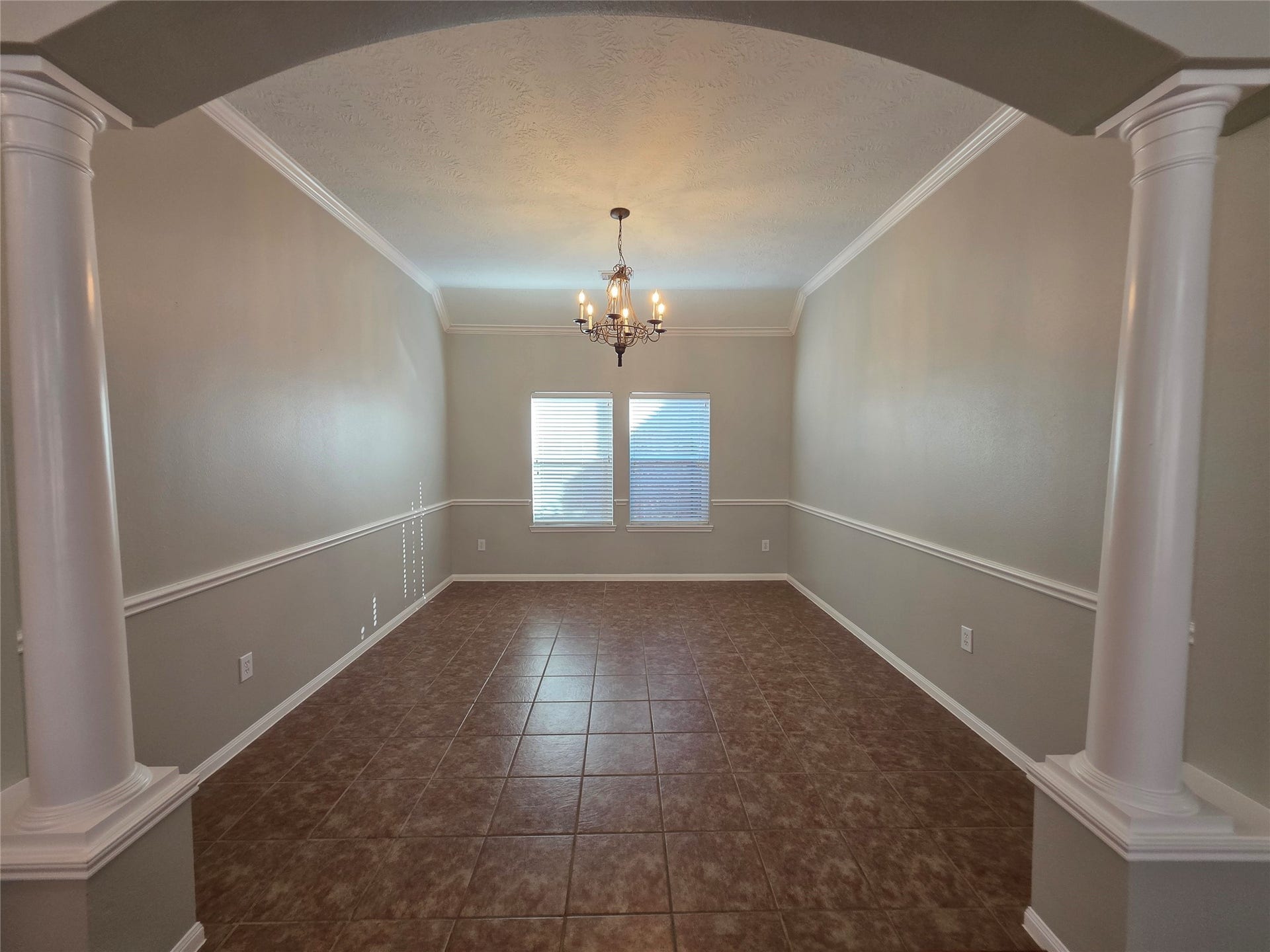 5221 Cottonwood Creek Lane, League City, TX 77573 Formal dining area.