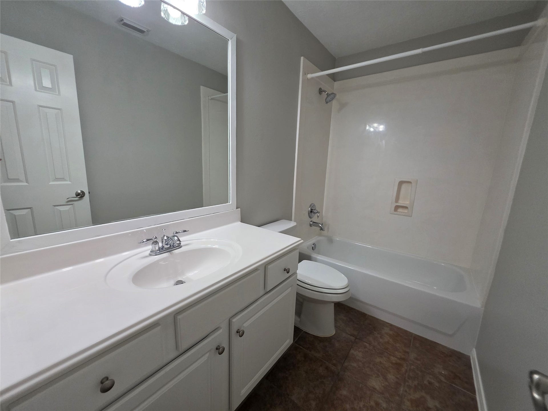 5221 Cottonwood Creek Lane, League City, TX 77573 Guest bathroom.