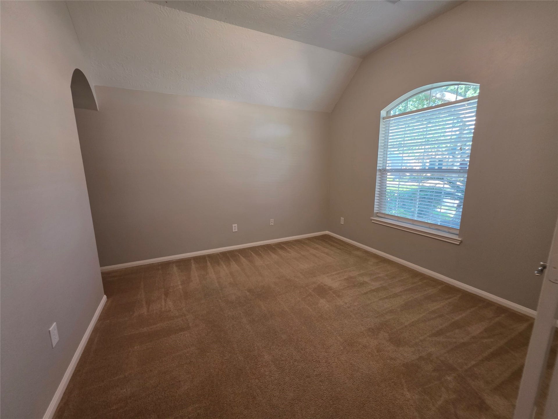 5221 Cottonwood Creek Lane, League City, TX 77573 Flex space can be used many different ways.