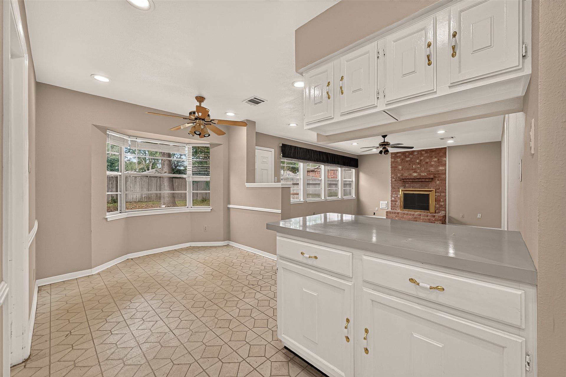 15807 PARKSLEY, Houston, TX 77059