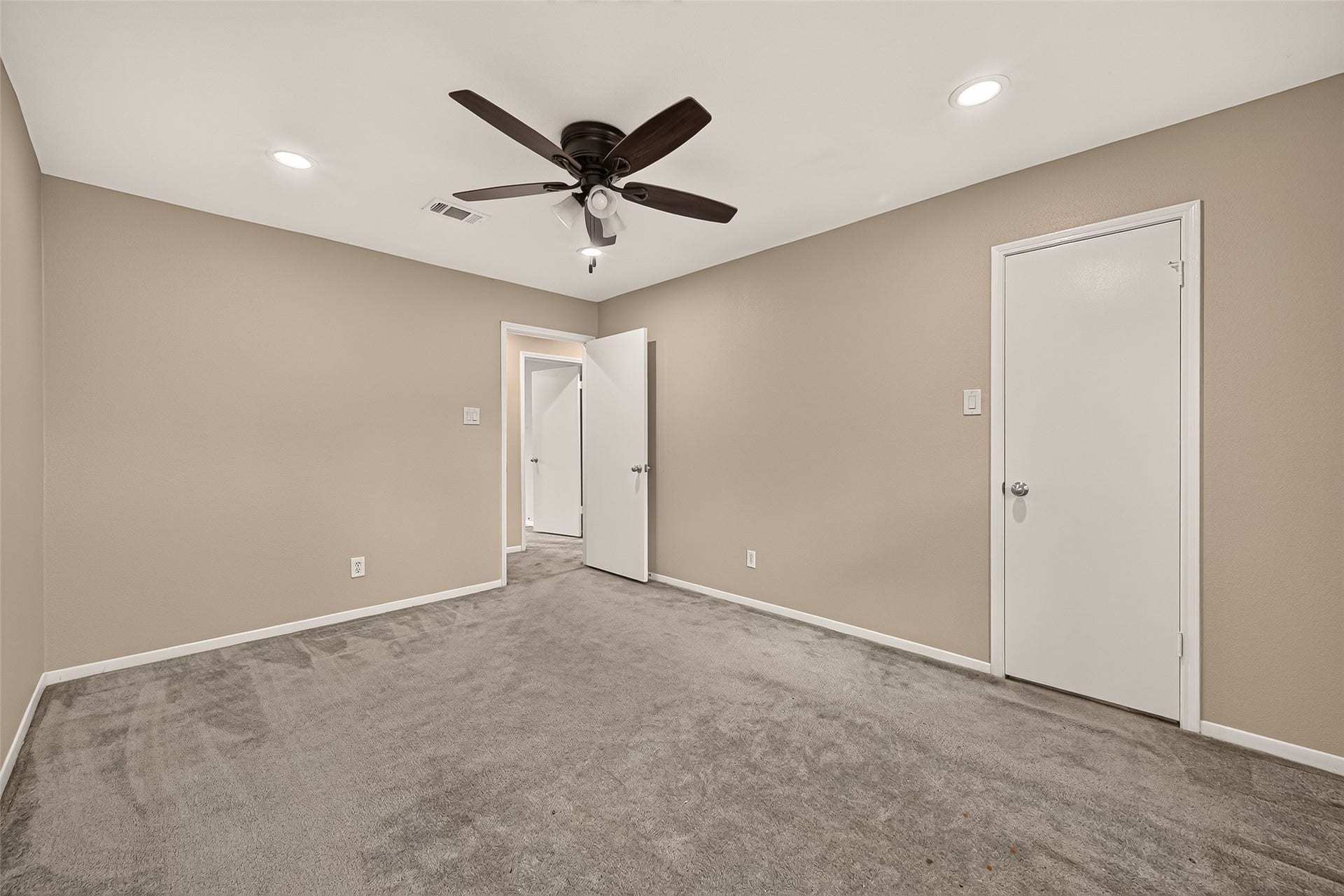 15807 PARKSLEY, Houston, TX 77059