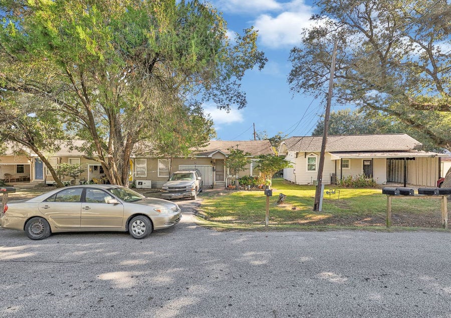 Property photo for 404 West 3rd St, League City, TX