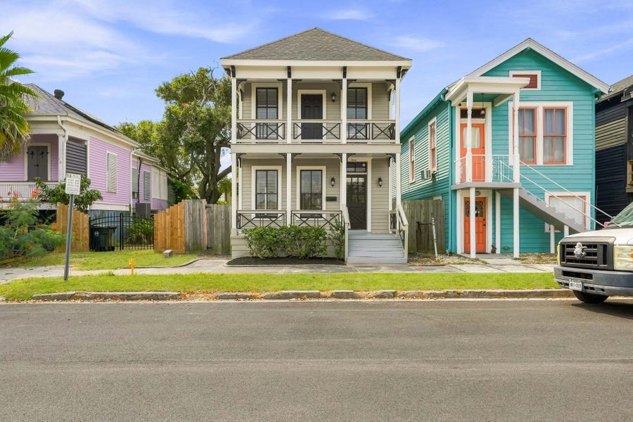 Property photo for 1011 Sealy Street, Galveston, TX