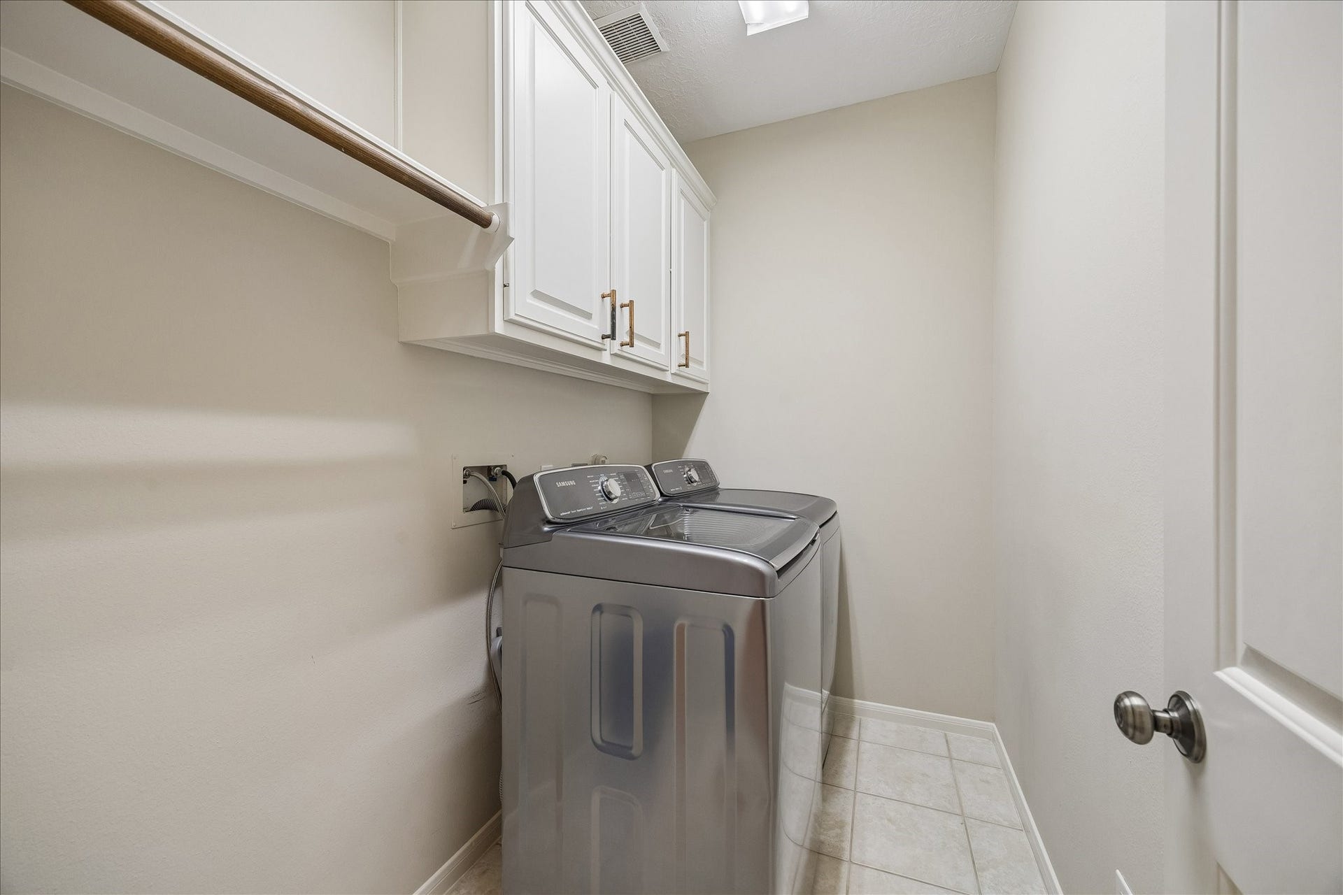 418 S Park Grove, Houston, TX 77007 Full size laundry room