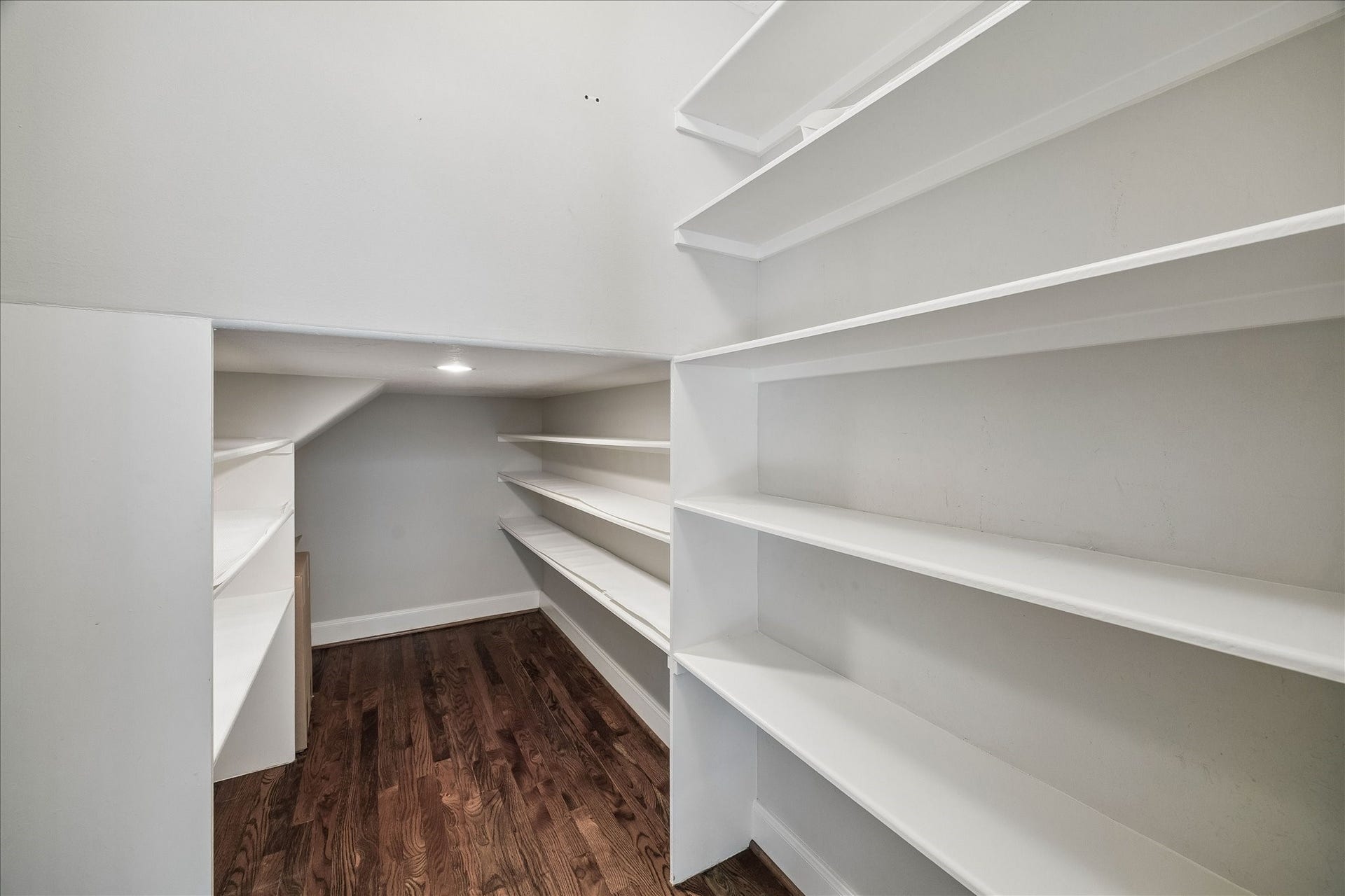 418 S Park Grove, Houston, TX 77007 Oversize pantry
