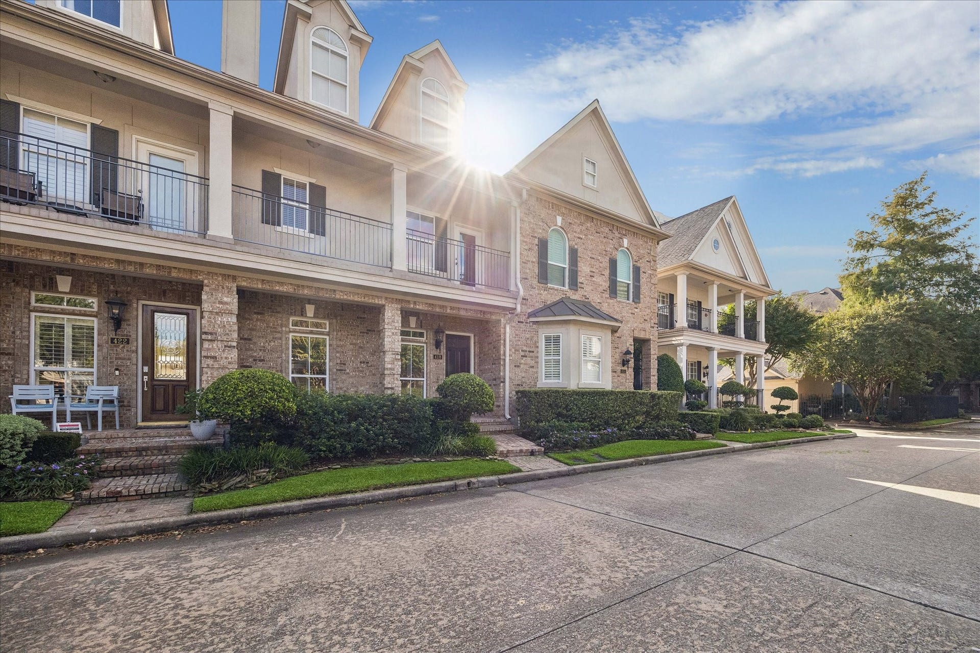418 S Park Grove, Houston, TX 77007 Quiet gated community!