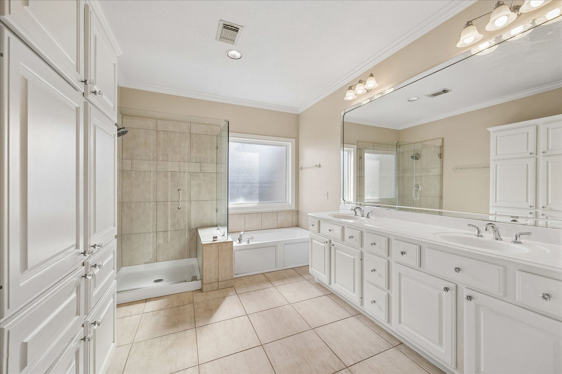418 S Park Grove, Houston, TX 77007 Primary Bathroom