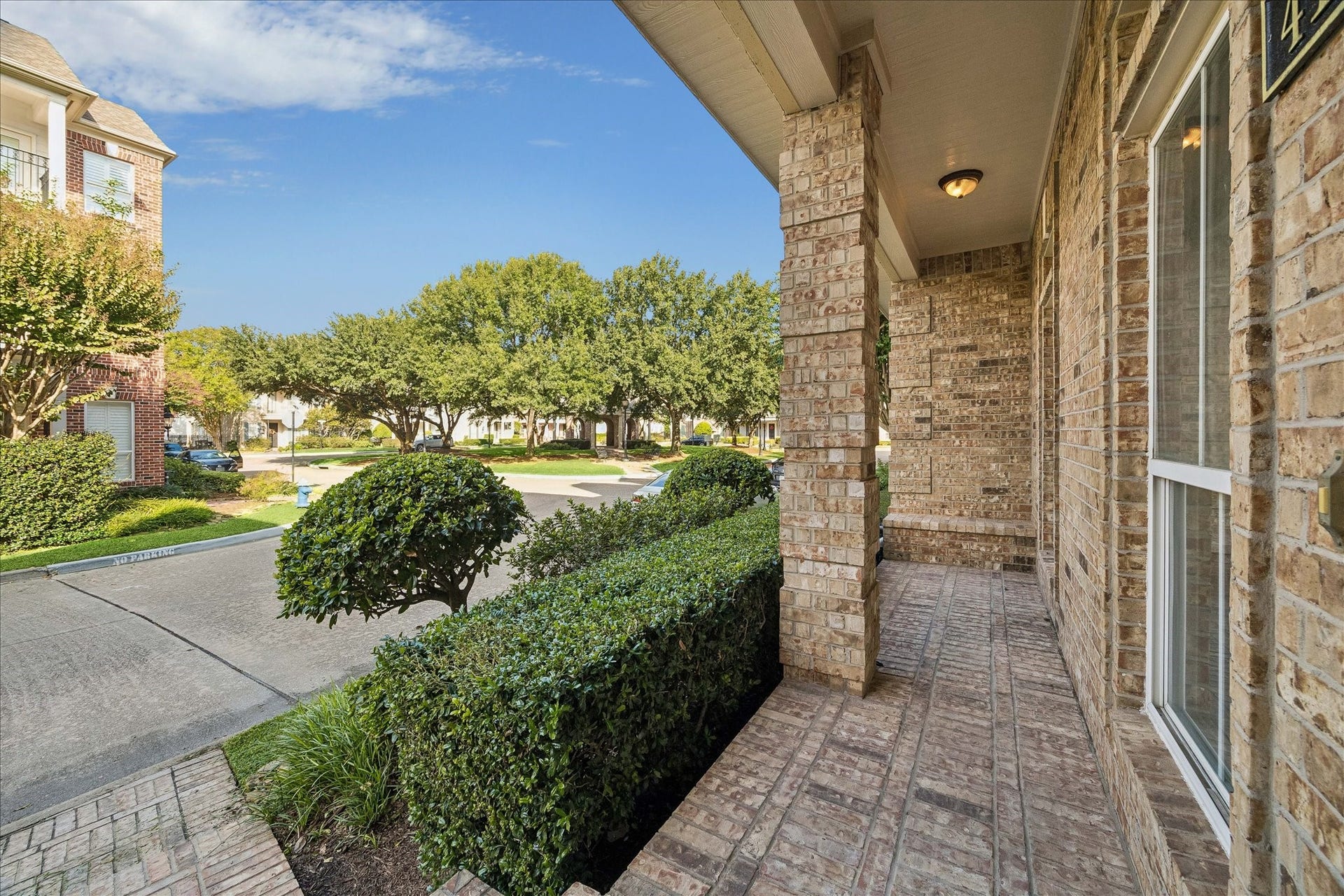 418 S Park Grove, Houston, TX 77007 Tranquil views of the park across the street