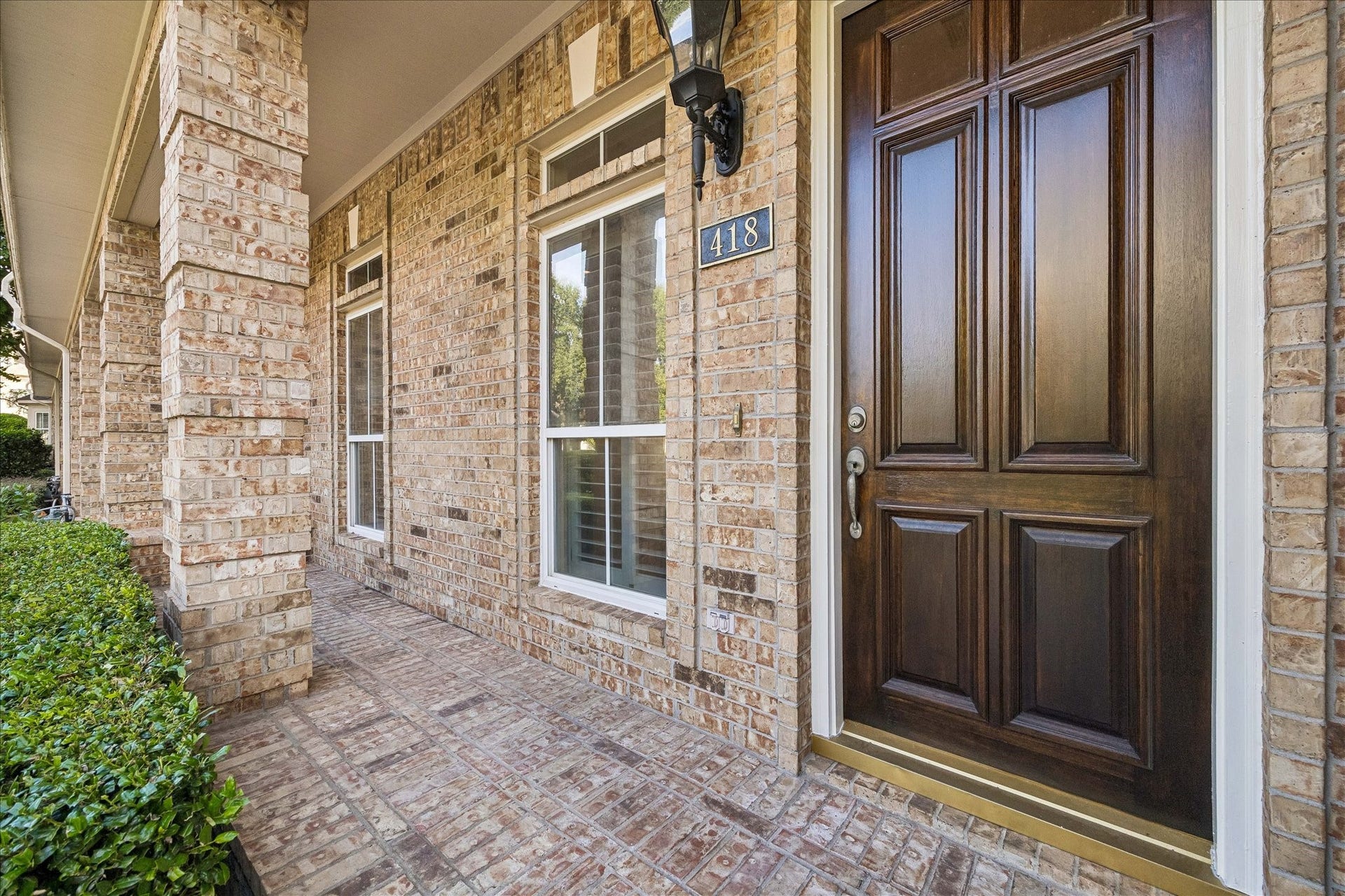 418 S Park Grove, Houston, TX 77007 Inviting front porch