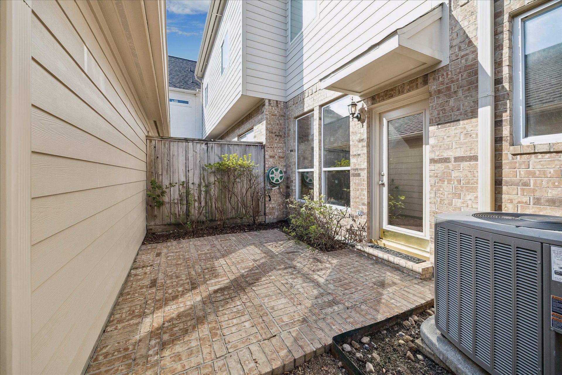 418 S Park Grove, Houston, TX 77007 Patio with brick pavers