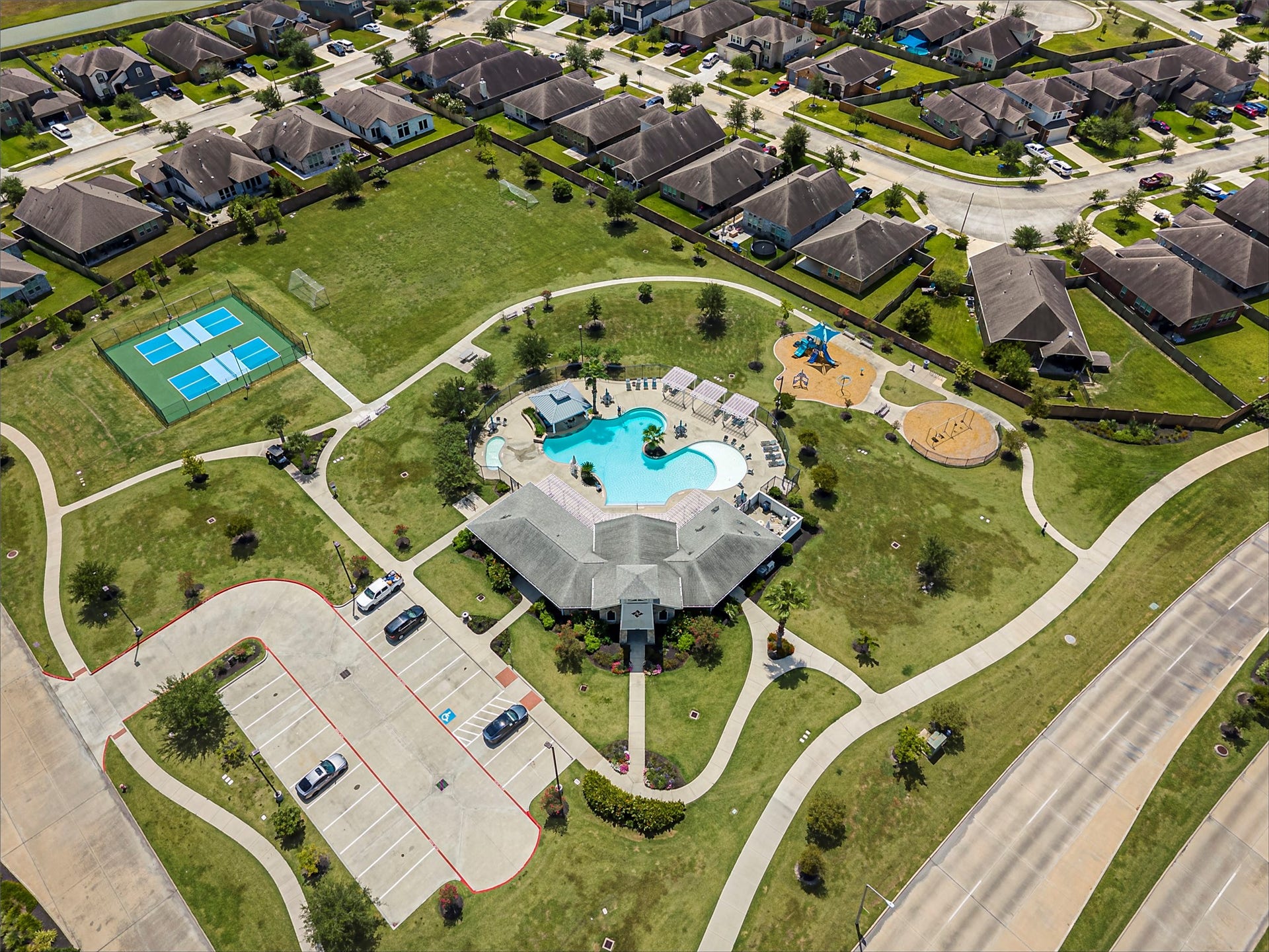 2630 Vanilla Sky Lane, Texas City, TX 77568 resort style community amenities
