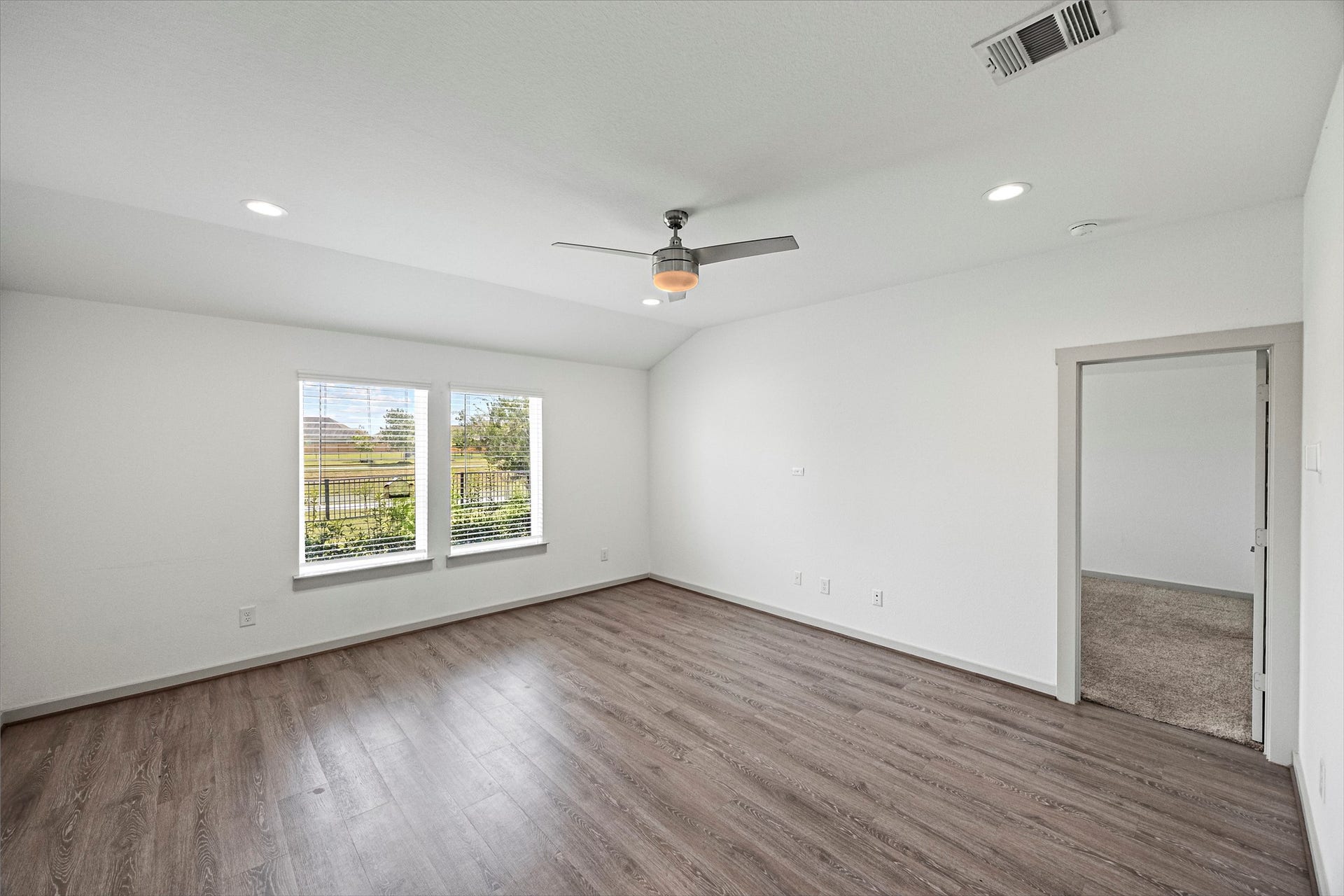 2630 Vanilla Sky Lane, Texas City, TX 77568 open-concept living area