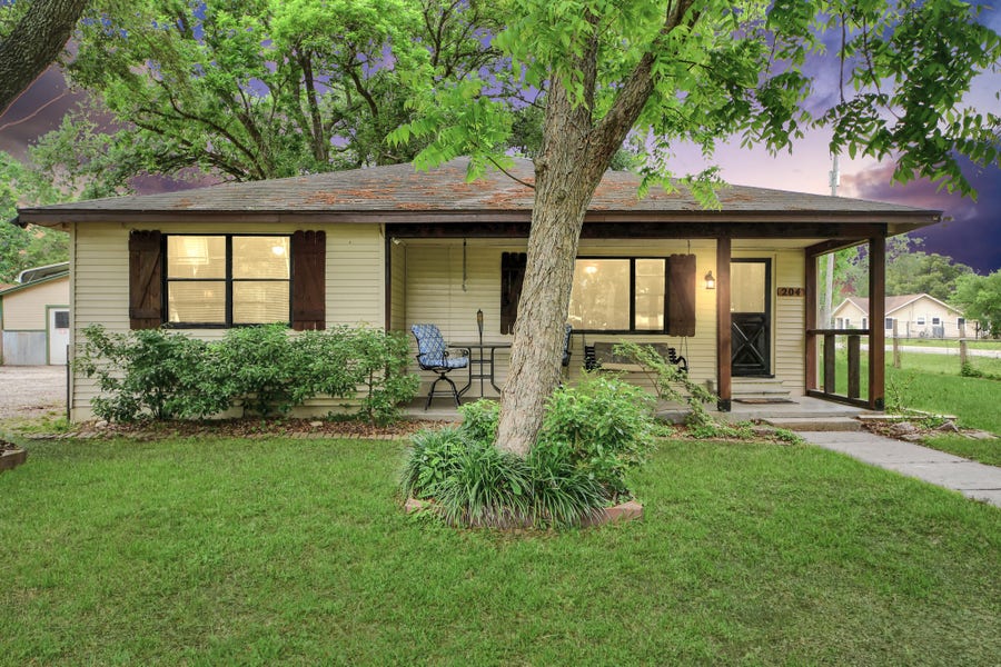 Property photo for 204 S 4th Street, Alvin, TX