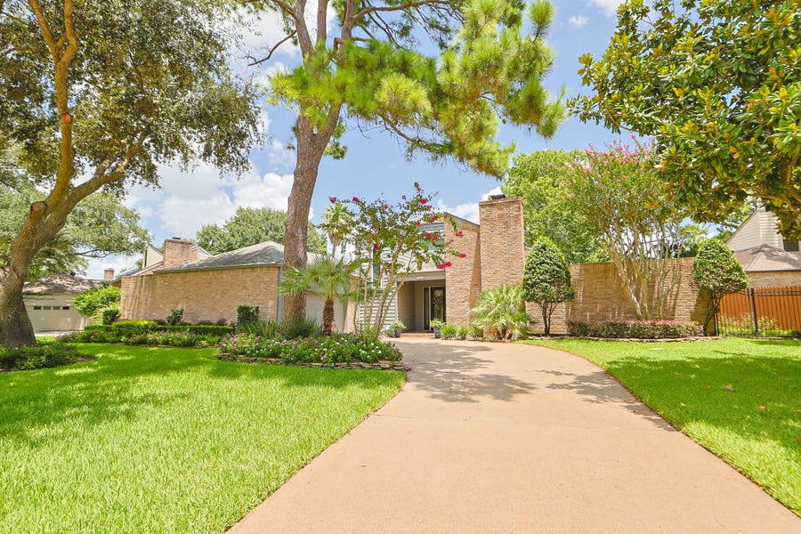 Property photo for 7114 Willow Bridge Circle, Houston, TX