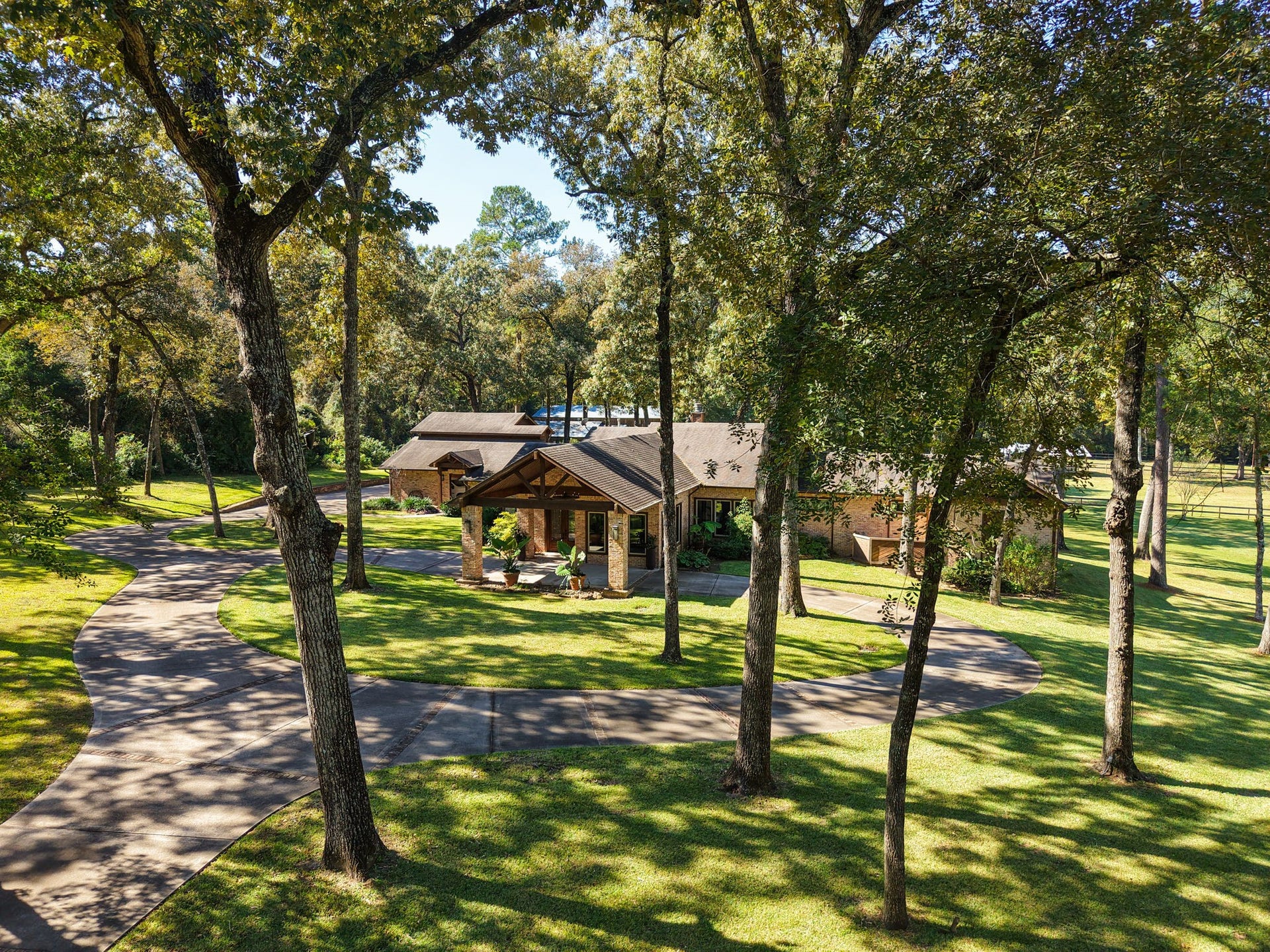 23107 Kobs Road, Tomball, TX 77377 Welcome to your new home on 23107 Kobs Rd. You will be amazed the minute you enter the property!