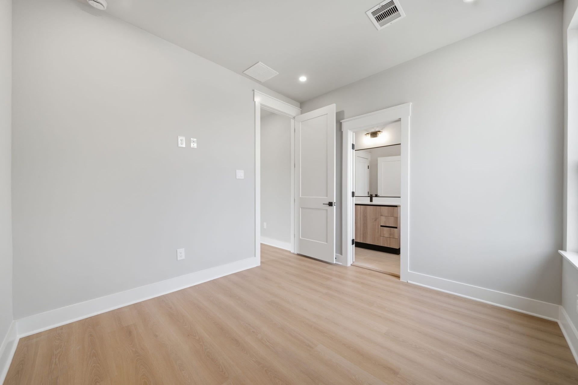 another view of the secondary bedroom