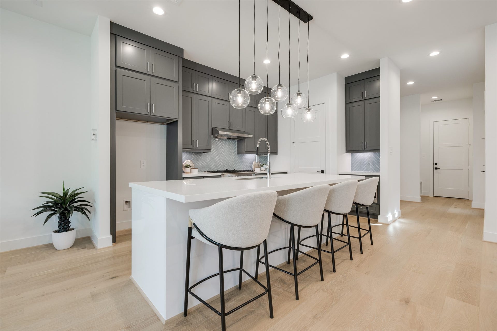 1636 CASTLE Court, Houston, TX 77006