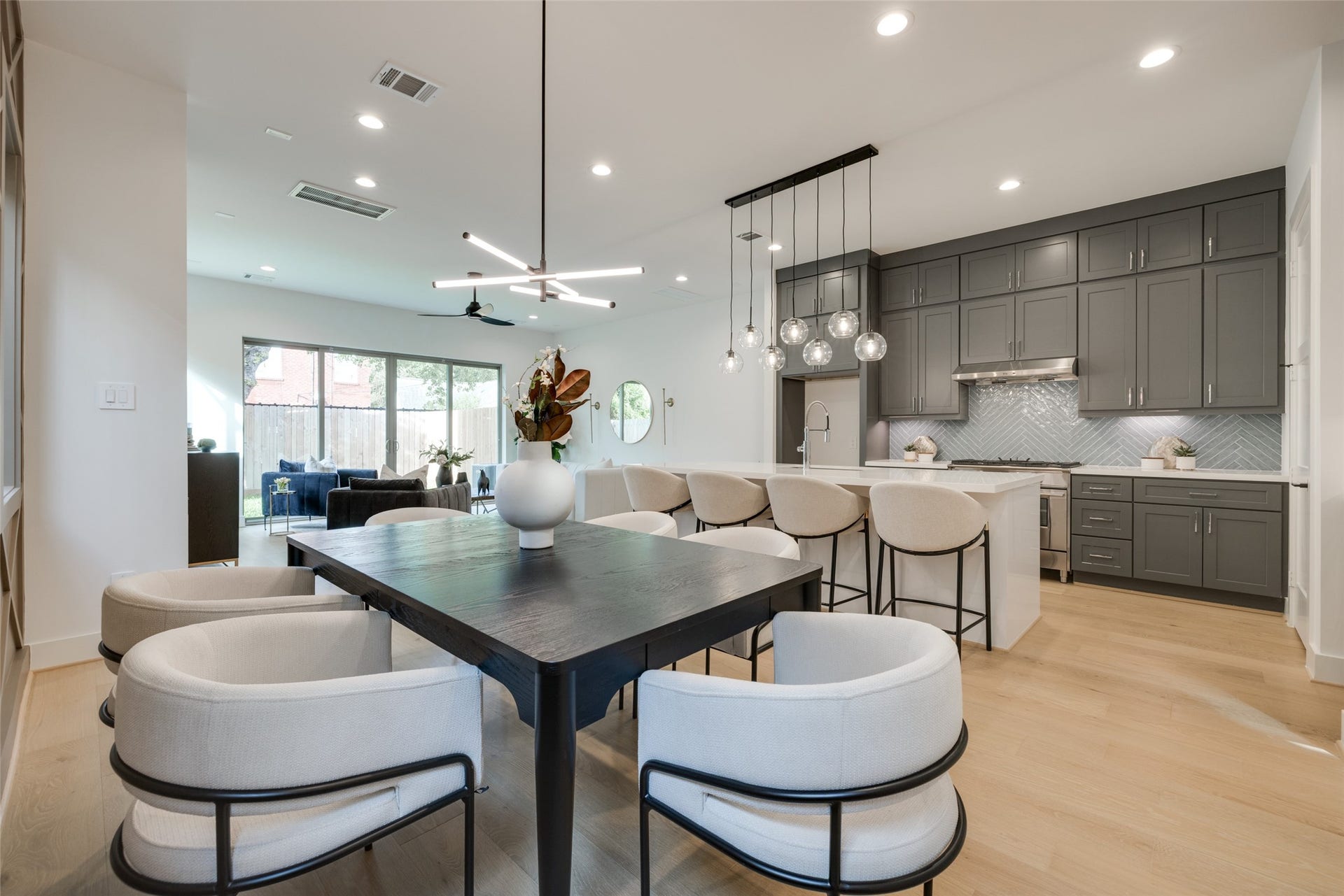 1636 CASTLE Court, Houston, TX 77006