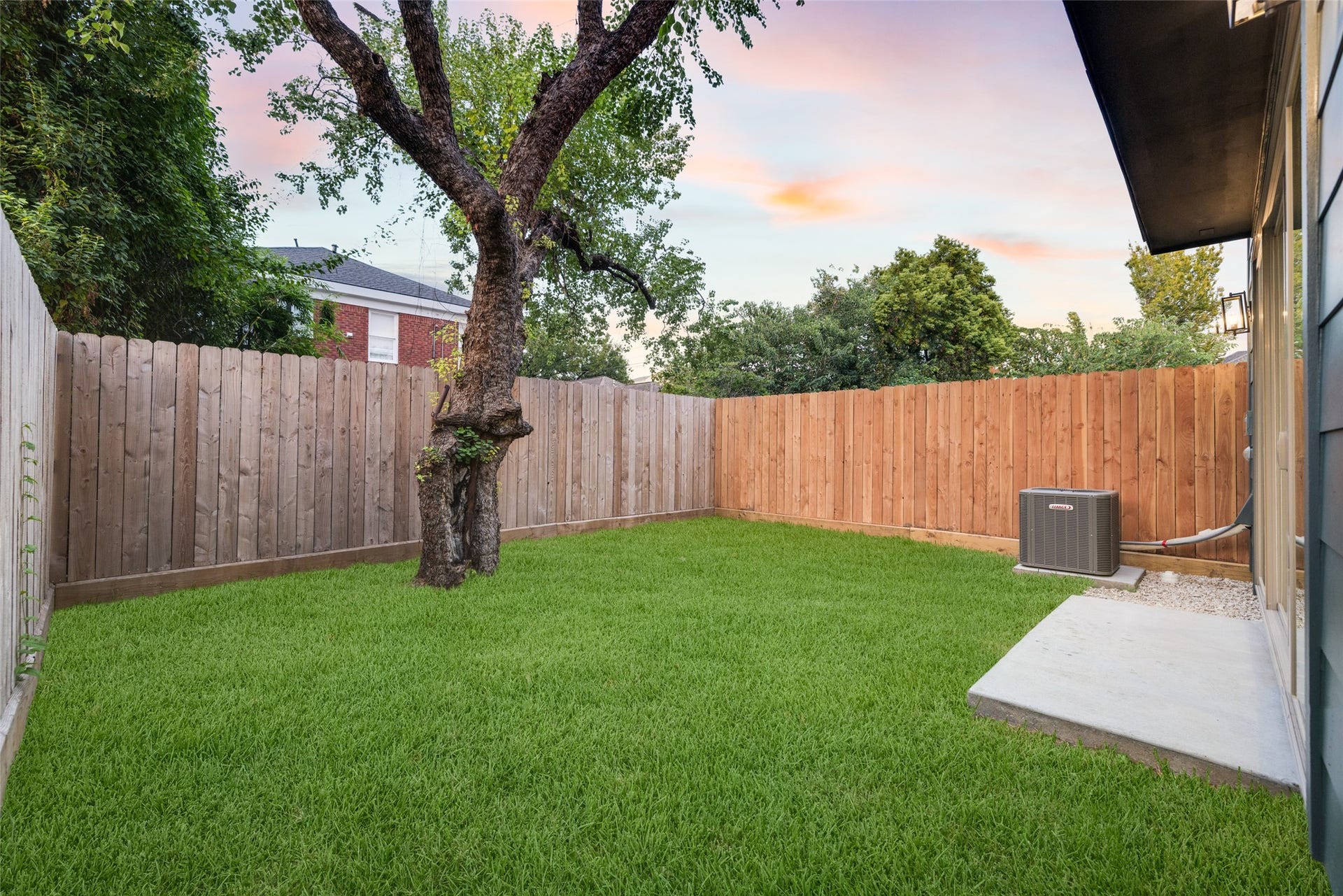 1636 CASTLE Court, Houston, TX 77006