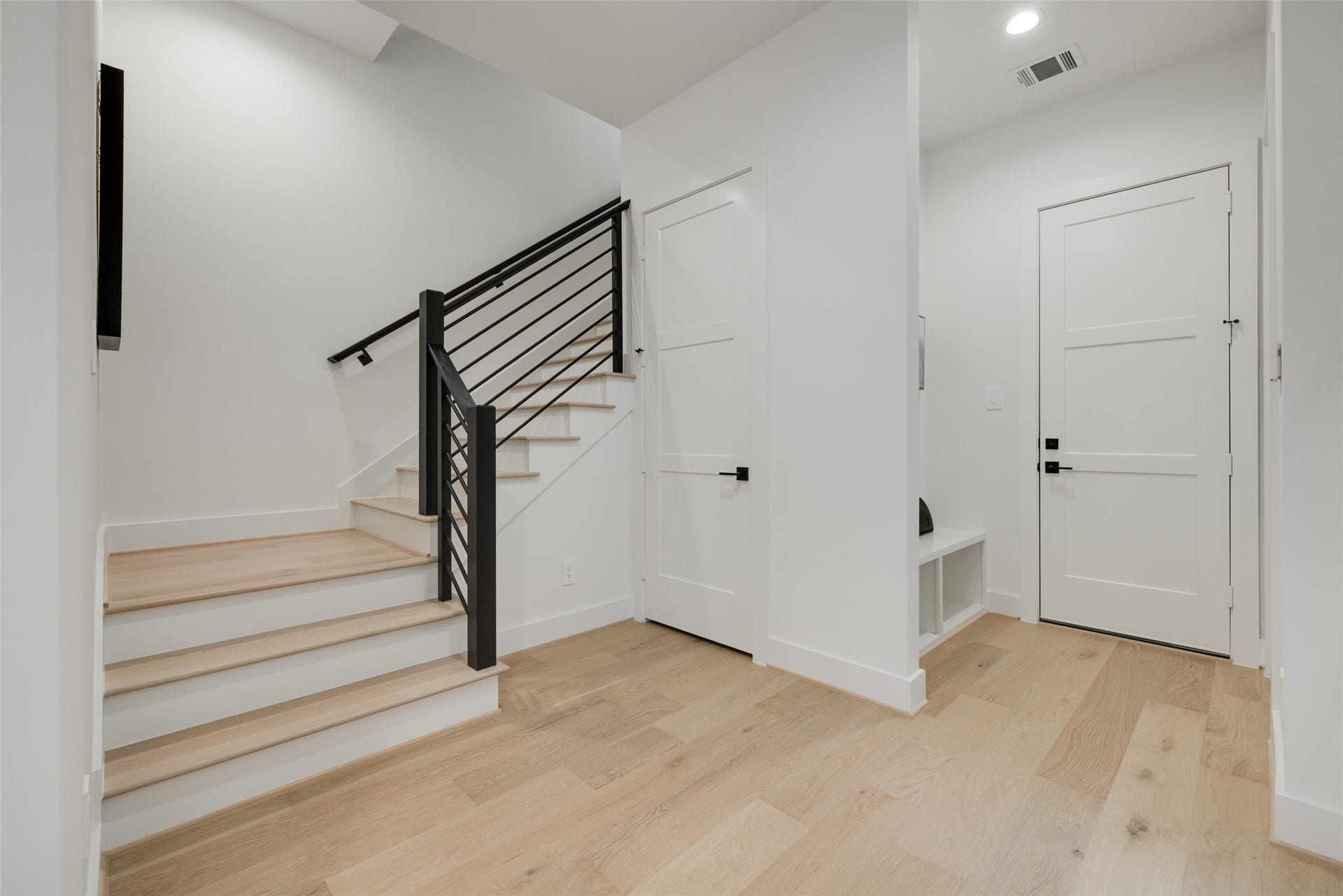 1636 CASTLE Court, Houston, TX 77006
