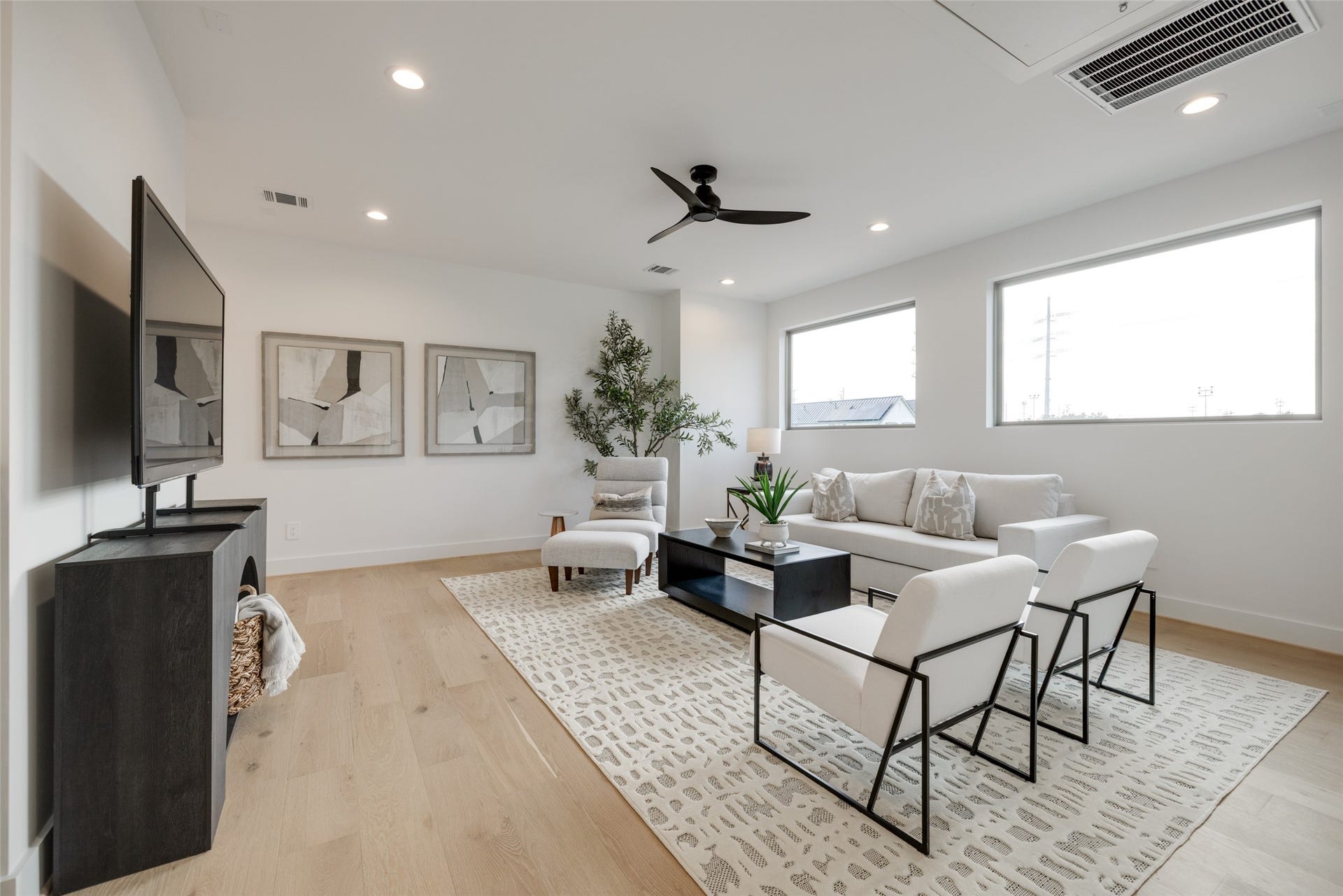 1636 CASTLE Court, Houston, TX 77006