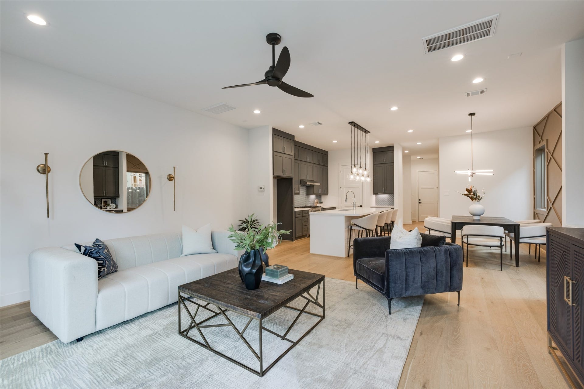 1636 CASTLE Court, Houston, TX 77006