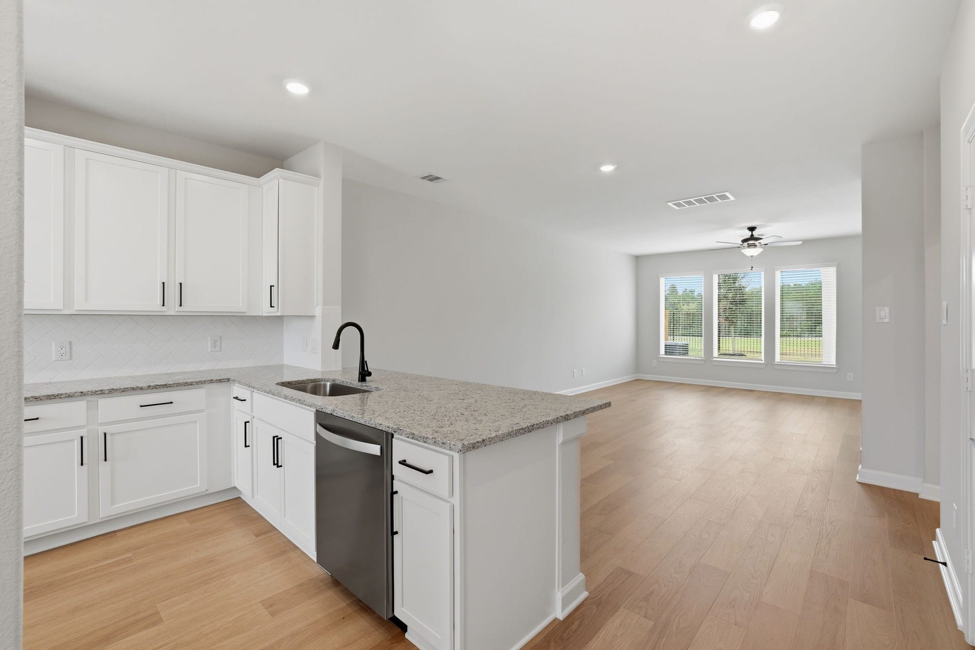8934 Mystery Stone Drive, Magnolia, TX 77583