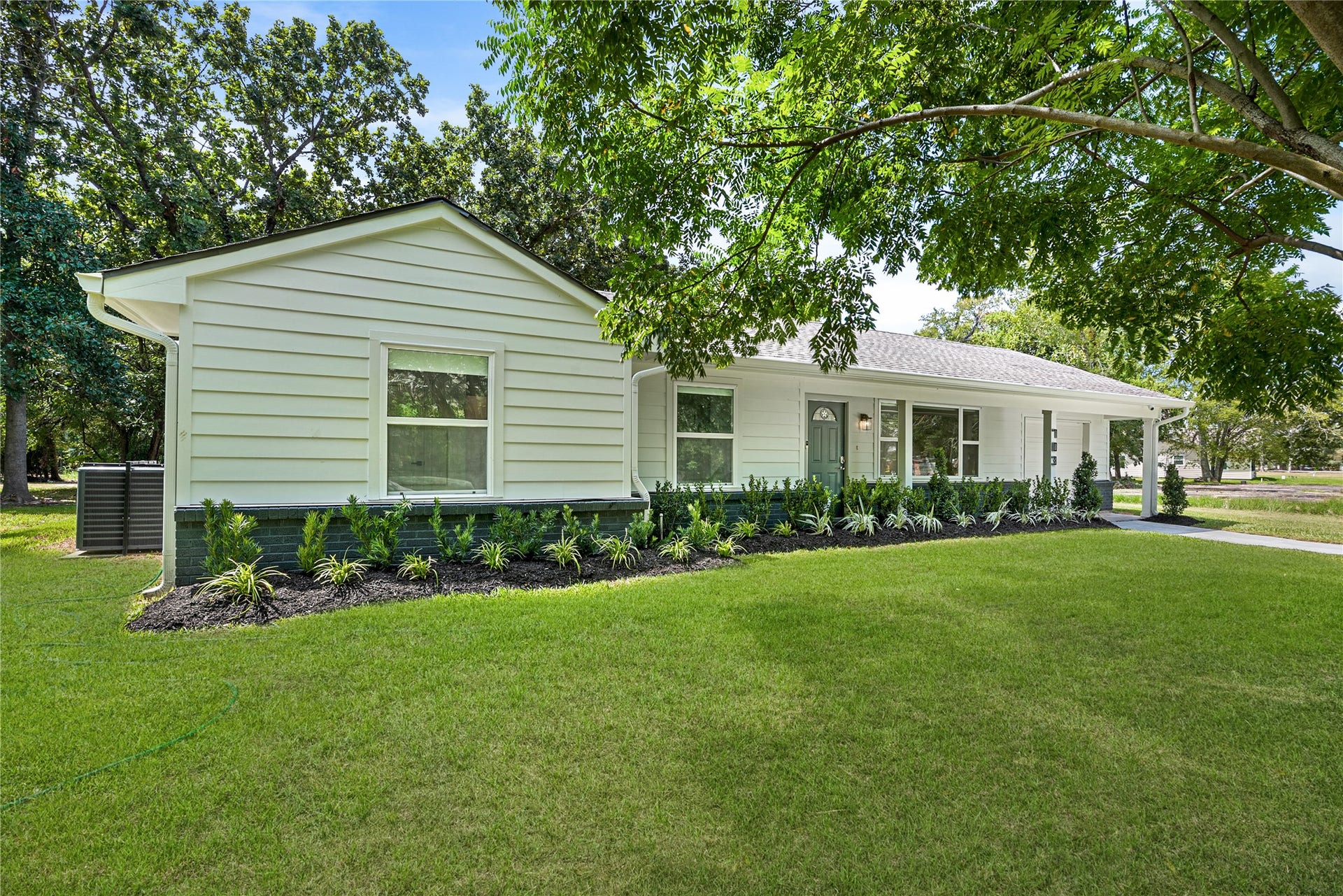 703 Newton Drive, Richmond, TX 77469 Beautifully renovated 4-bedroom, 3-bath ranch-style home situated on nearly an acre in Richmond, surrounded by mature trees and expansive green space.