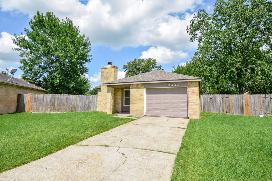 Property photo for 8607 Crystal Cove Circle, Houston, TX