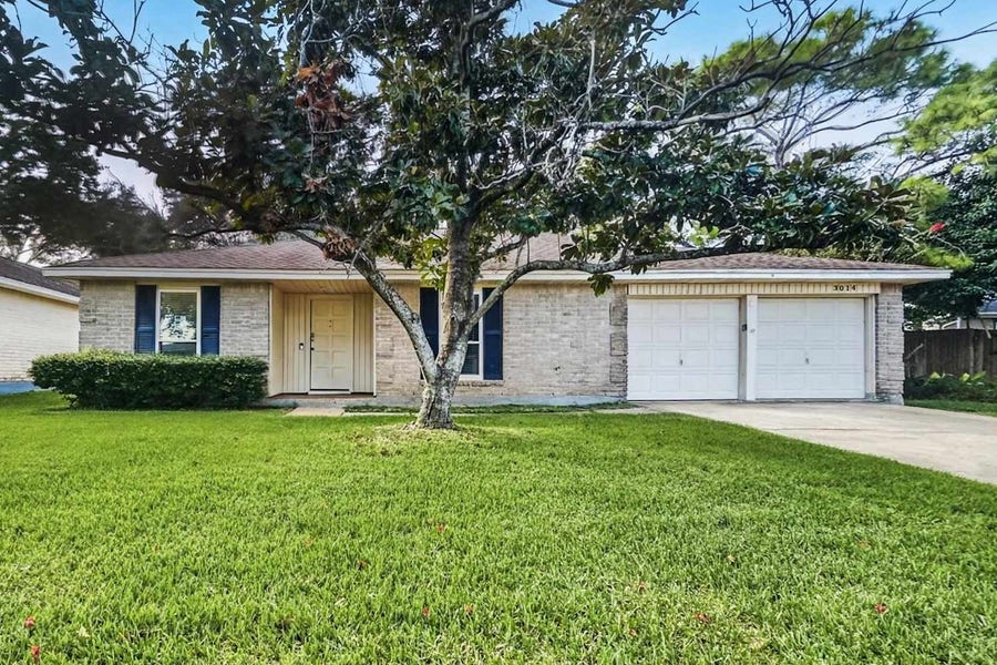Property photo for 3014 Early Turn Drive, Webster, TX