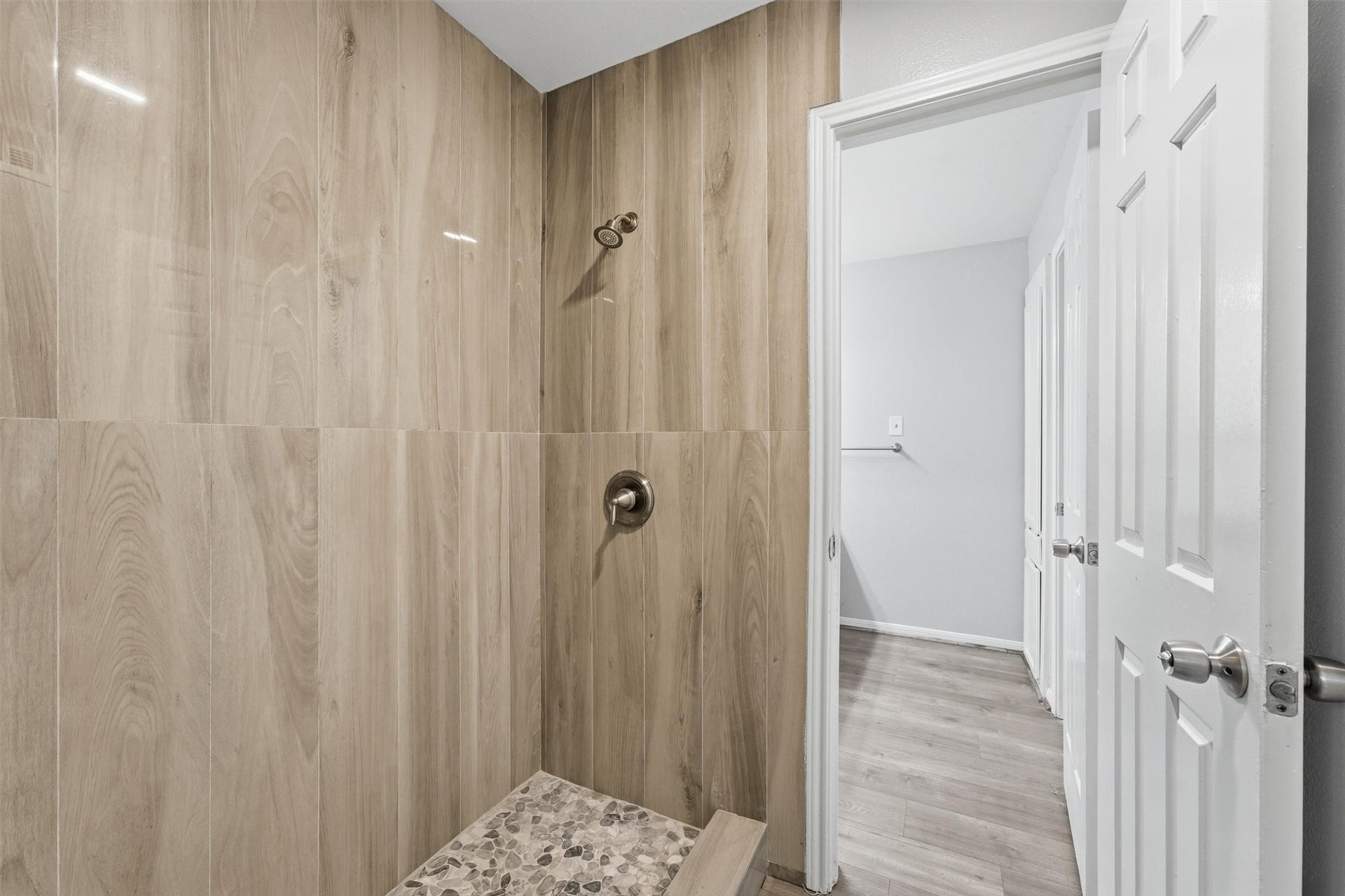 14600 Fonmeadow Drive, #1505, Houston, TX 77035 Shower
