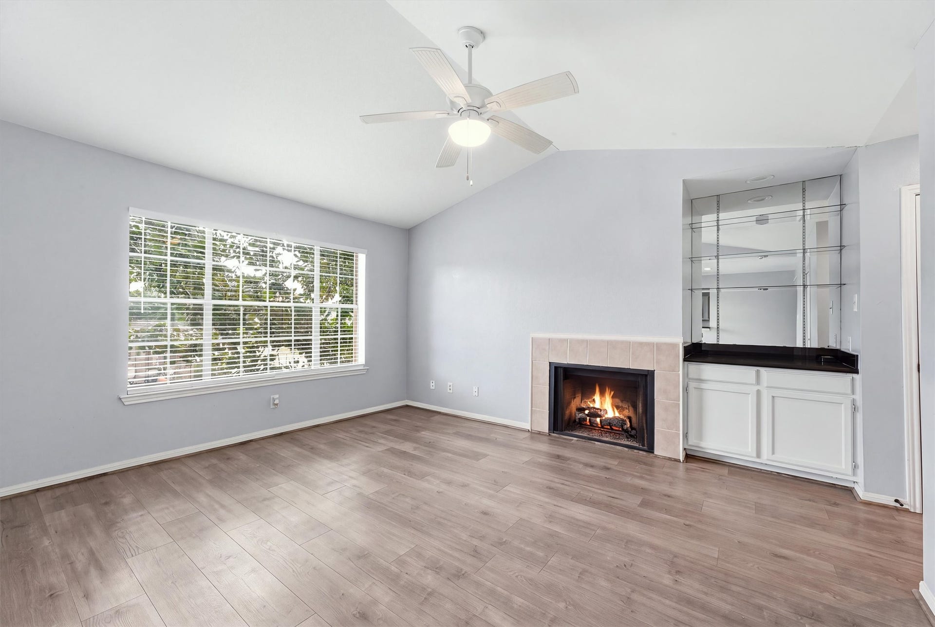 14600 Fonmeadow Drive, #1505, Houston, TX 77035 Living room