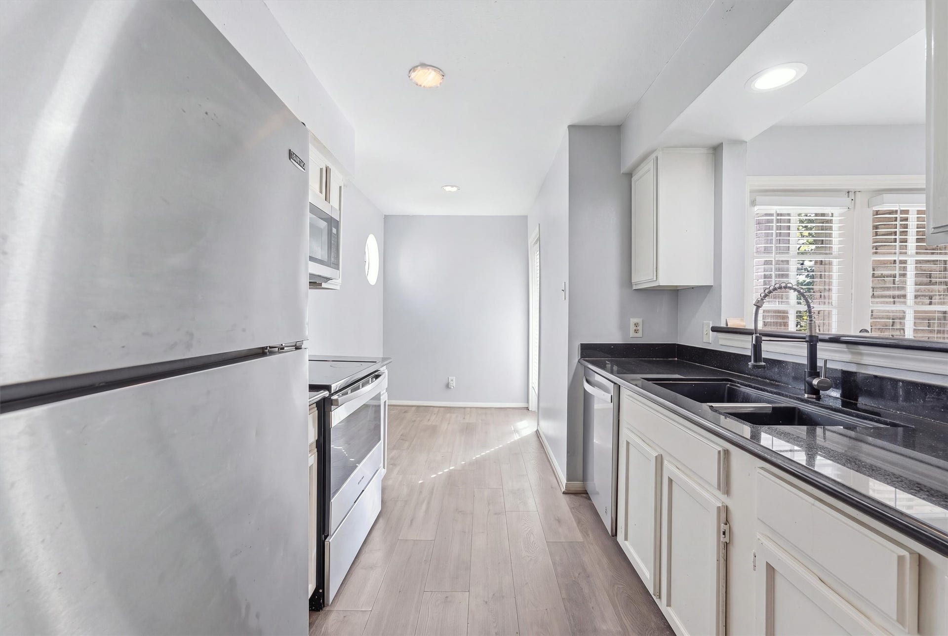 14600 Fonmeadow Drive, #1505, Houston, TX 77035 Kitchen