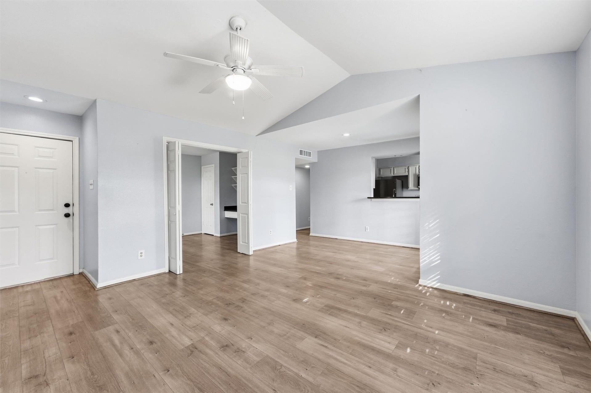 14600 Fonmeadow Drive, #1505, Houston, TX 77035 Living room seamlessly connecting to the secondary room and dining area.