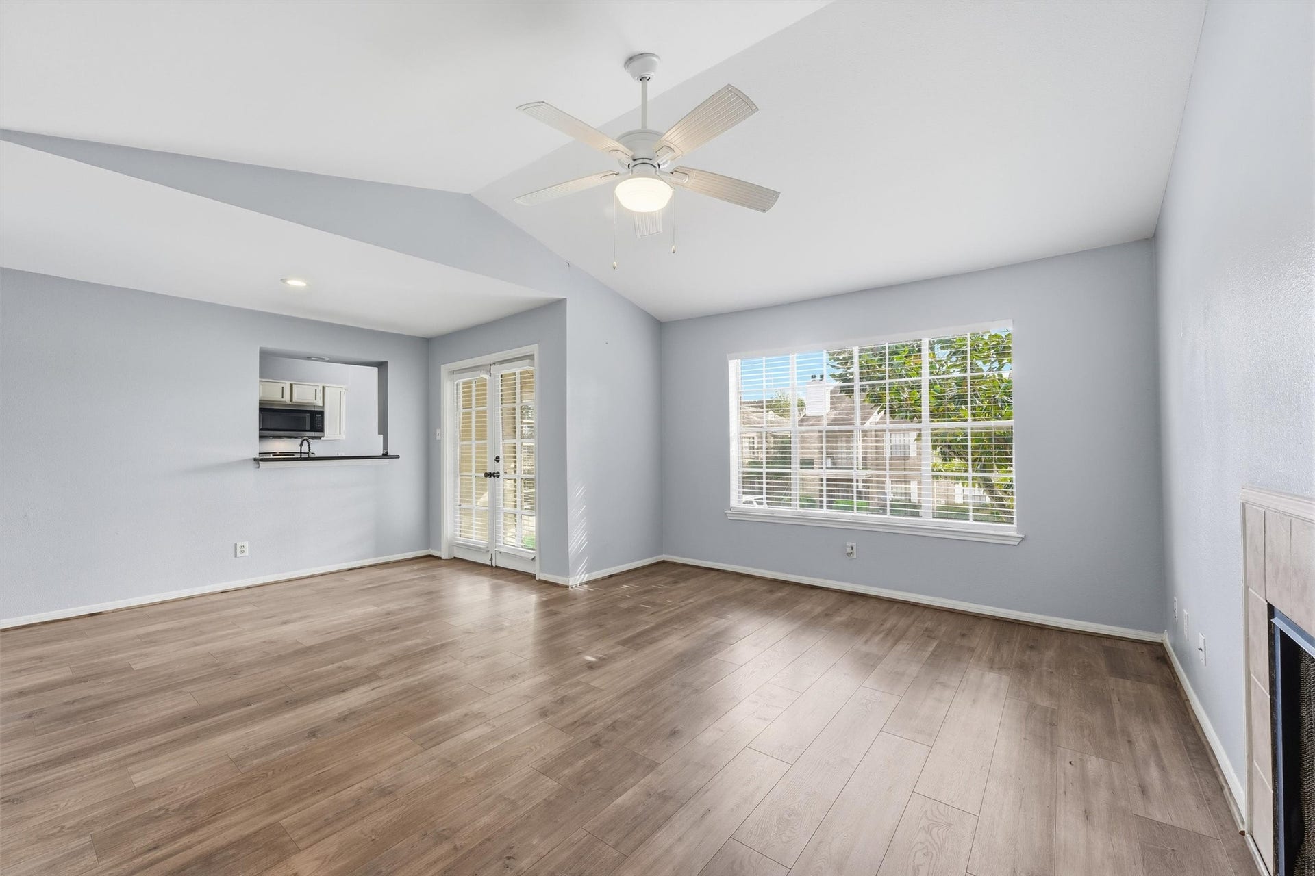 14600 Fonmeadow Drive, #1505, Houston, TX 77035 Living and dining room