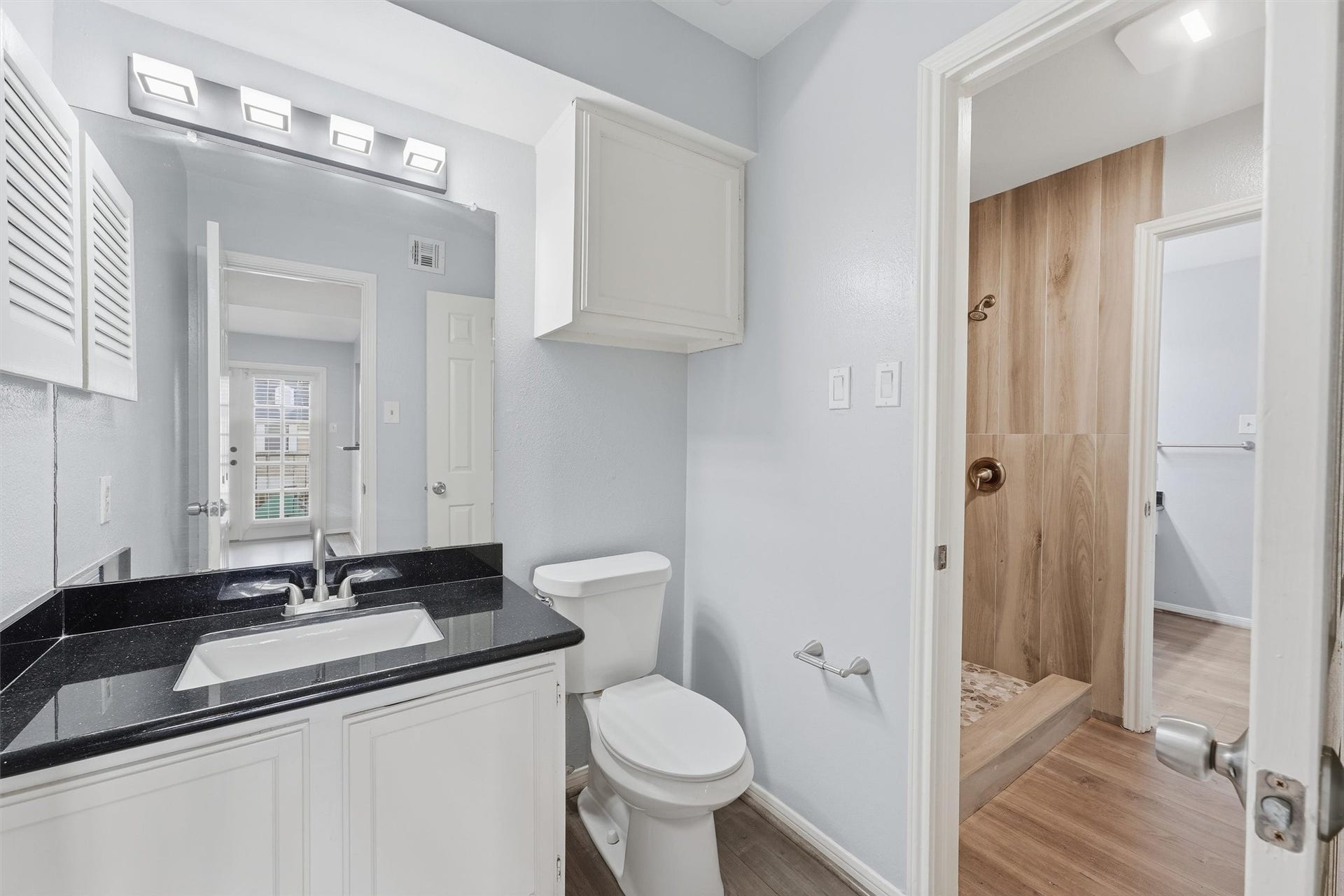 14600 Fonmeadow Drive, #1505, Houston, TX 77035 Half bathroom