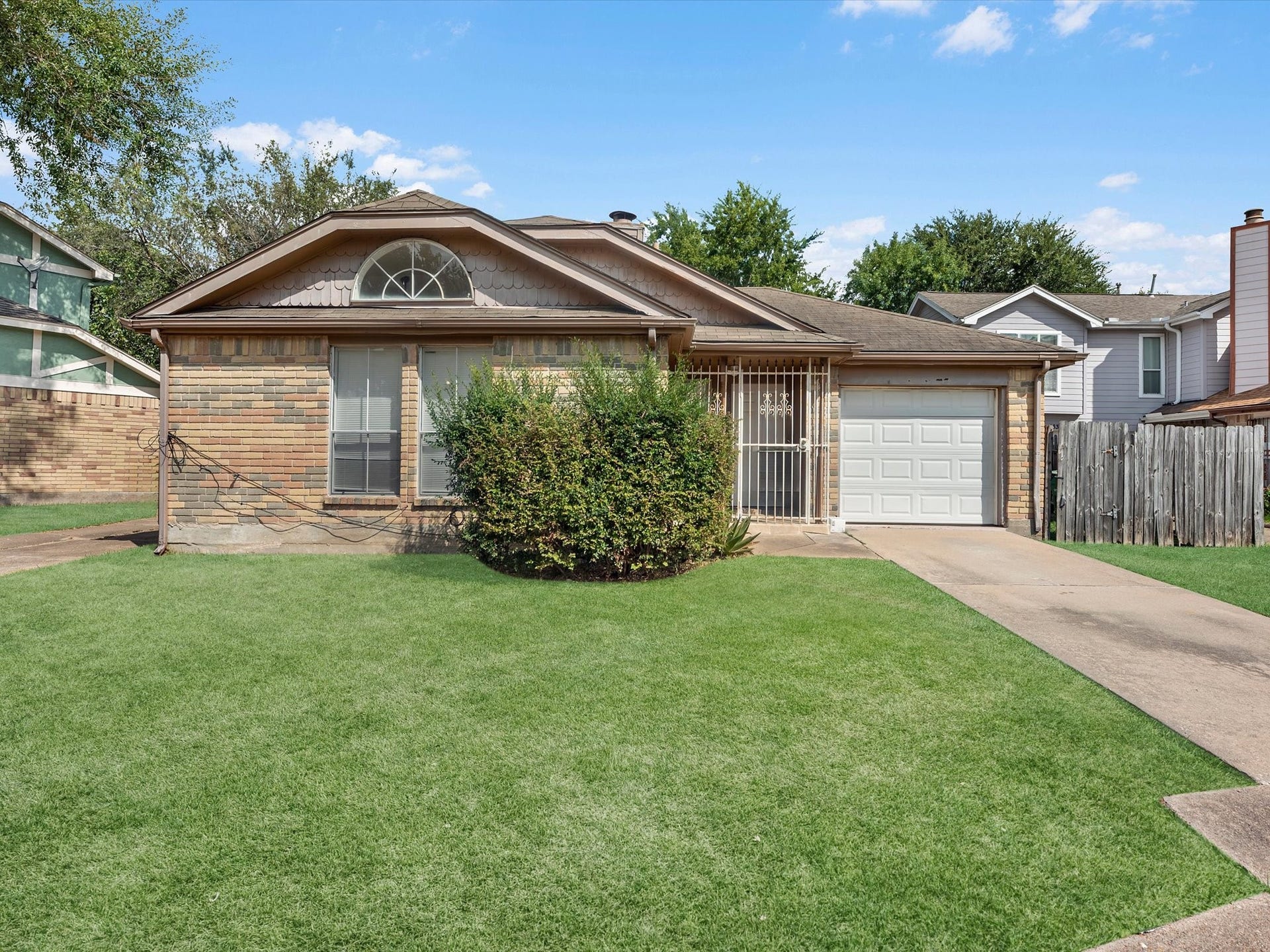 6338 Southwood Court N, Houston, TX 77035 Welcome to 6338 Southwood Court N