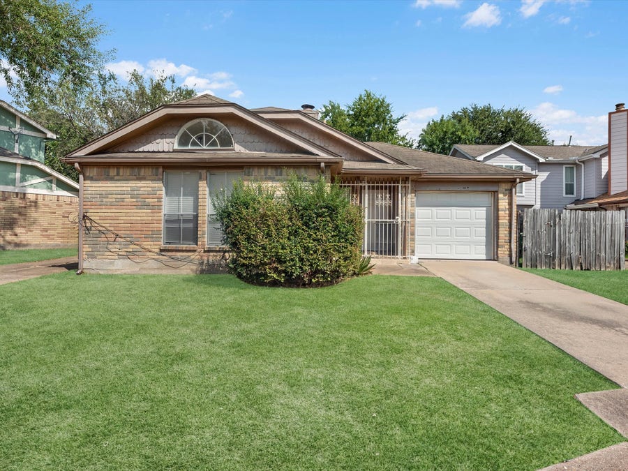 Property photo for 6338 Southwood Court N, Houston, TX