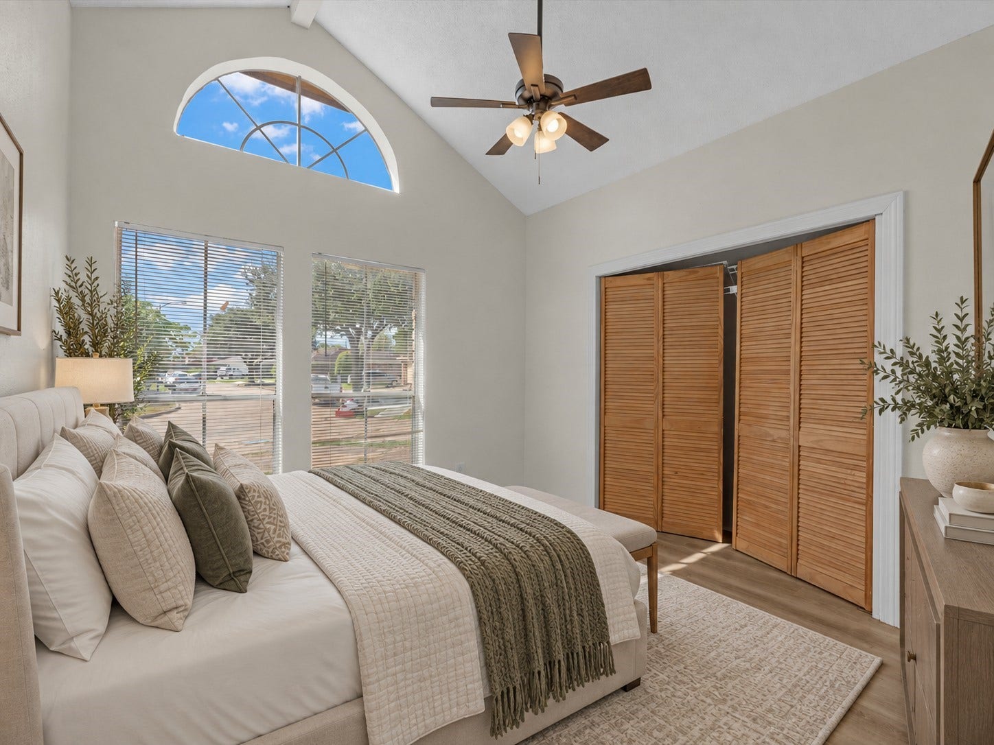 6338 Southwood Court N, Houston, TX 77035 Primary Bedroom **virtually staged to show potential