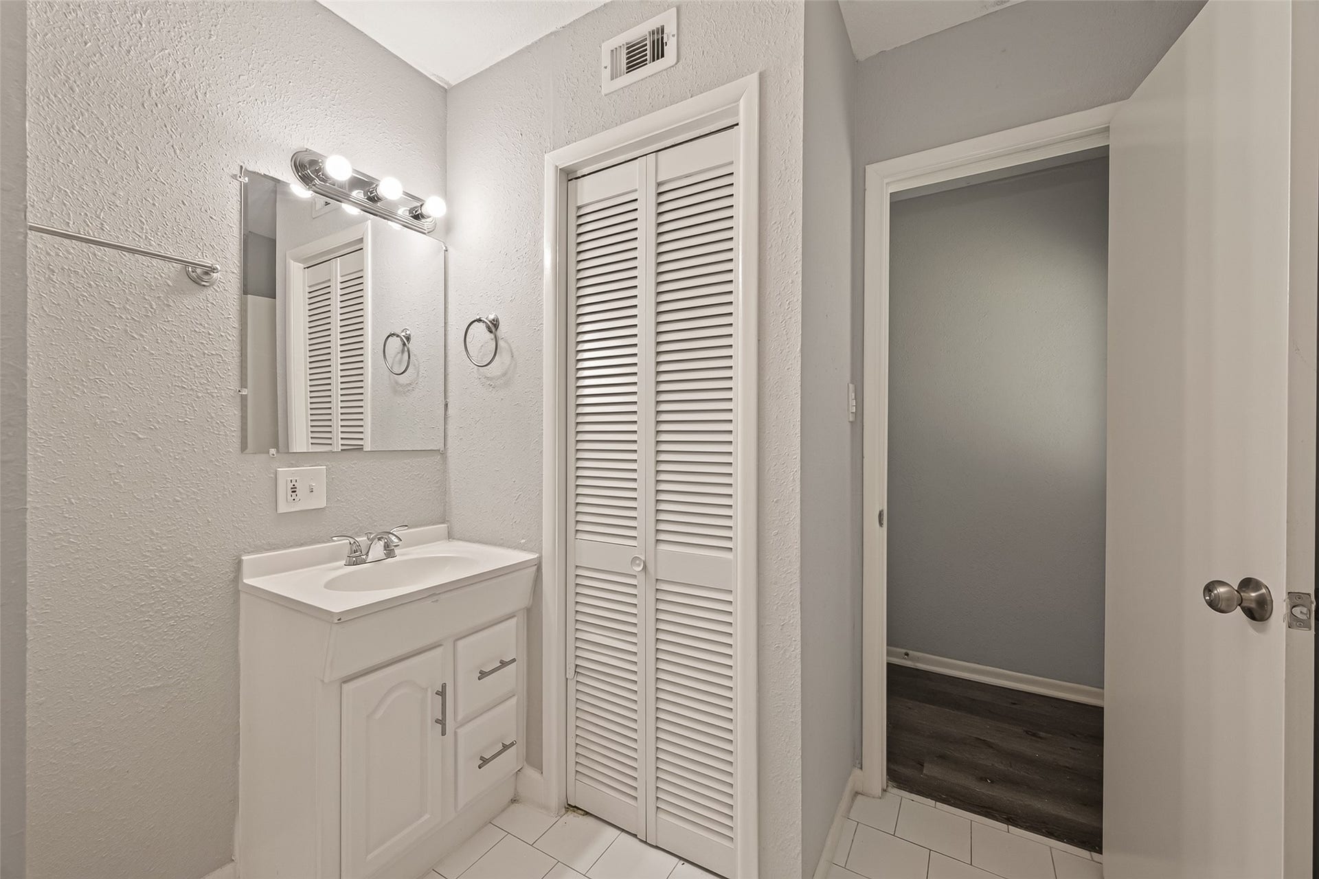 2422 Florence Street, La Marque, TX 77568 2422 Florence Street, La Marque, TX 77568