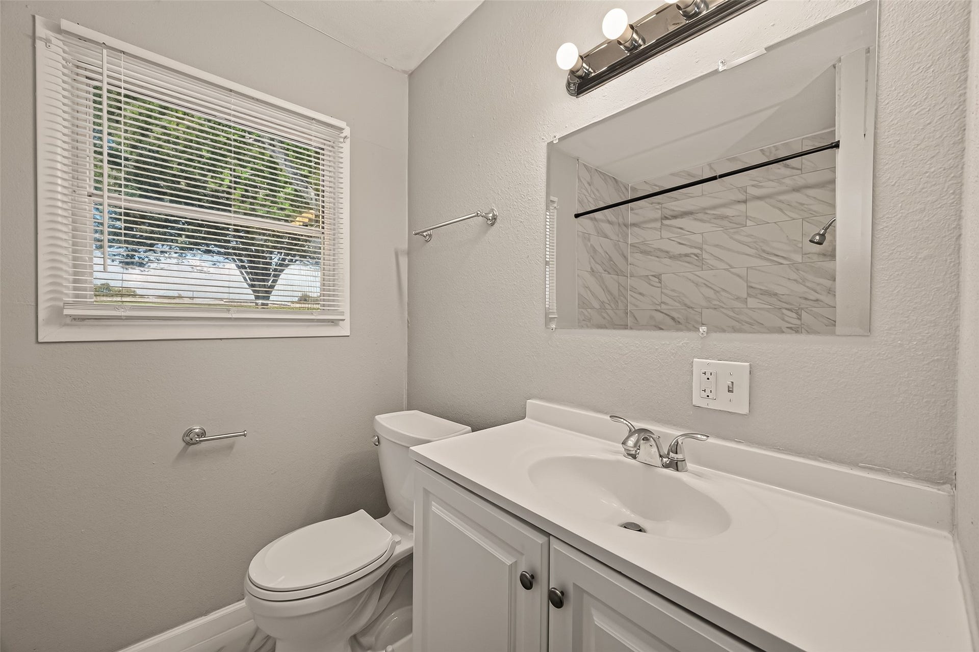 2422 Florence Street, La Marque, TX 77568 2422 Florence Street, La Marque, TX 77568
