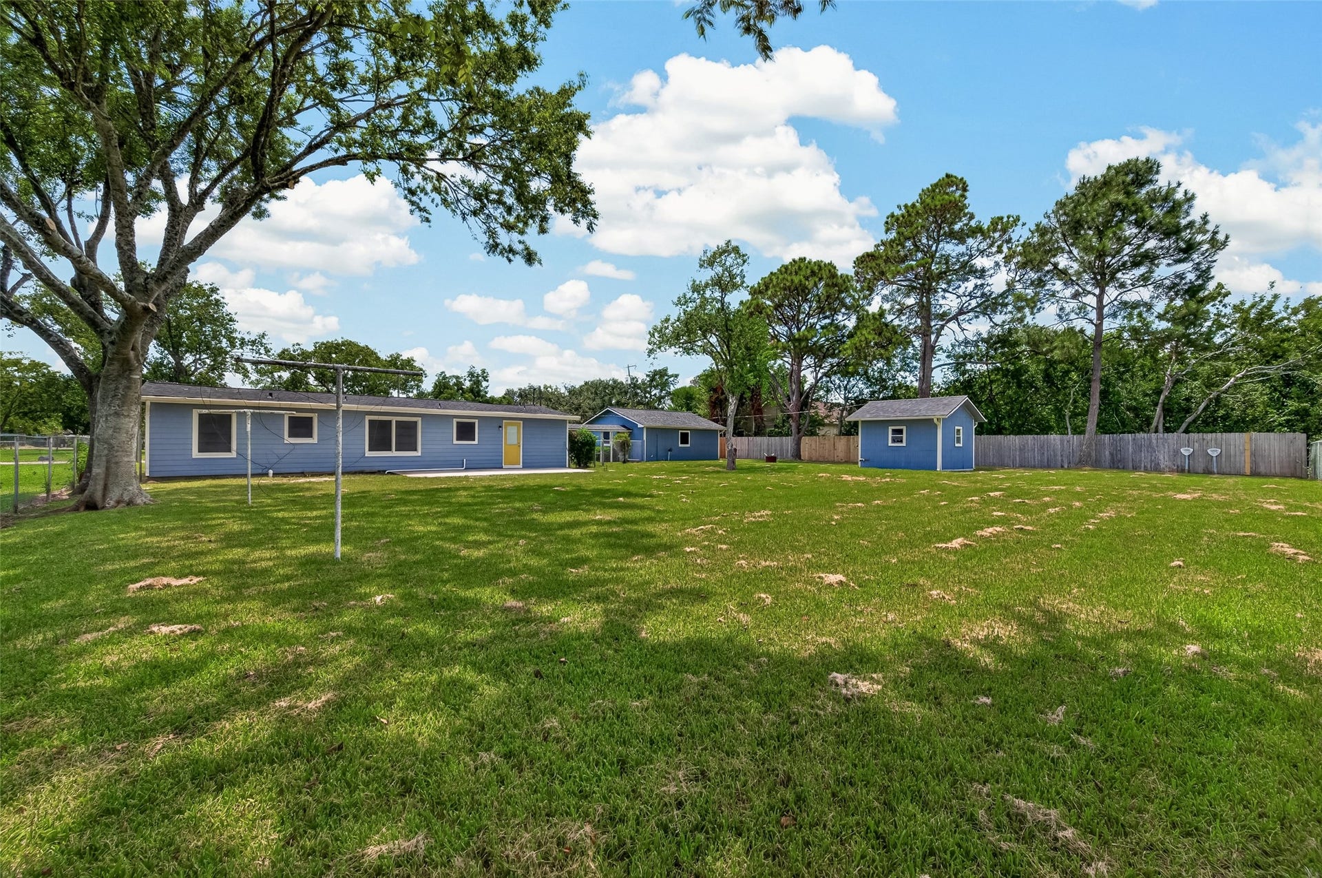 2422 Florence Street, La Marque, TX 77568 2422 Florence Street, La Marque, TX 77568