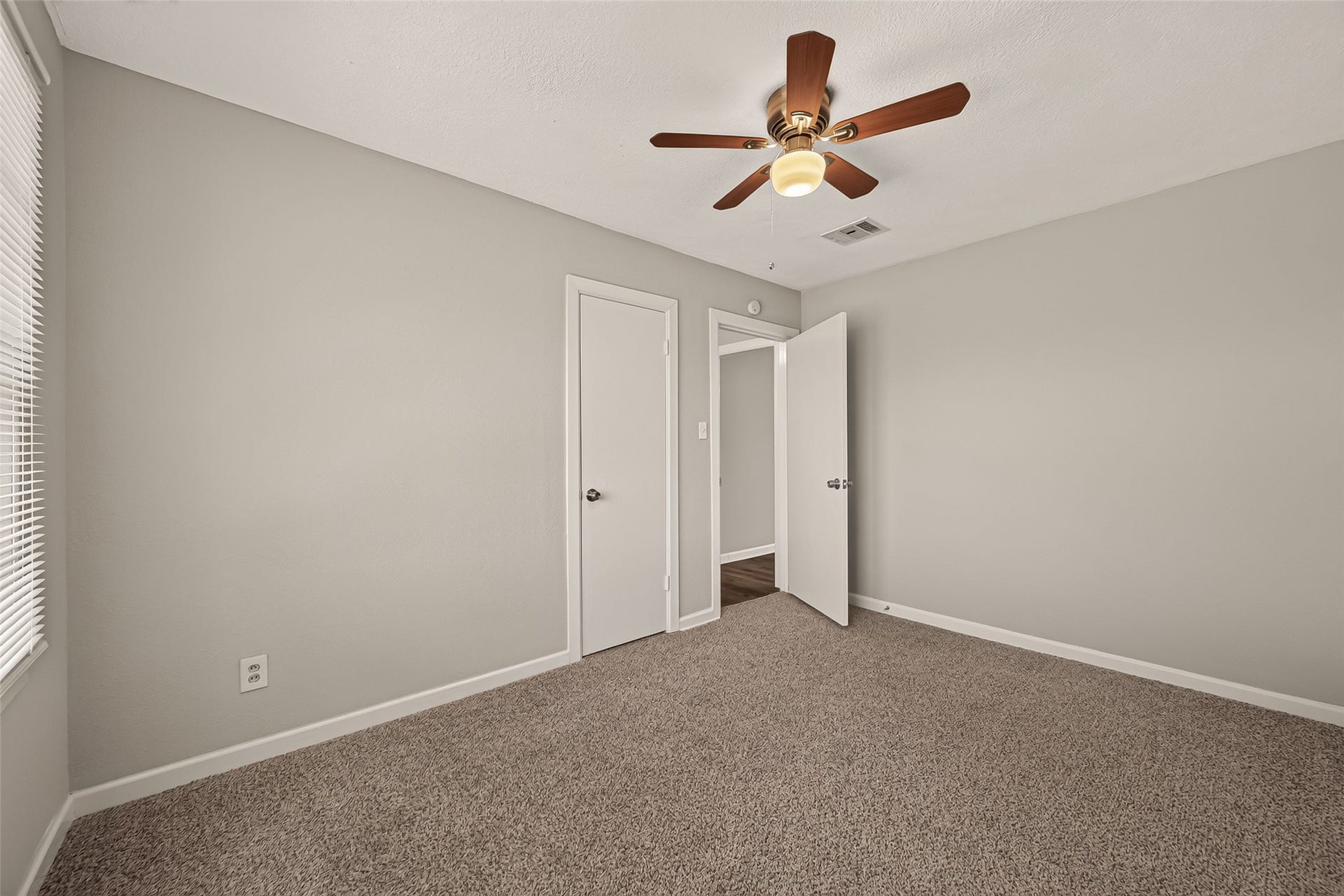 2422 Florence Street, La Marque, TX 77568 2422 Florence Street, La Marque, TX 77568