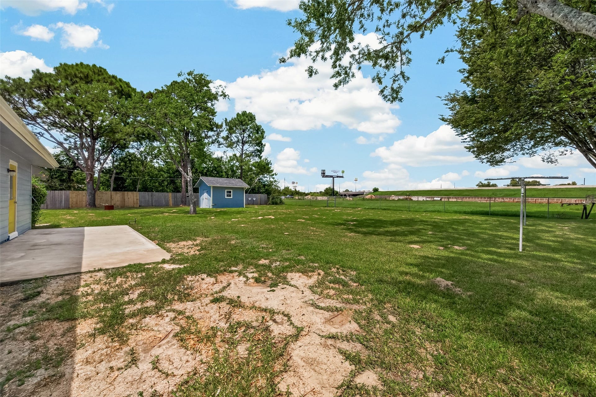 2422 Florence Street, La Marque, TX 77568 2422 Florence Street, La Marque, TX 77568