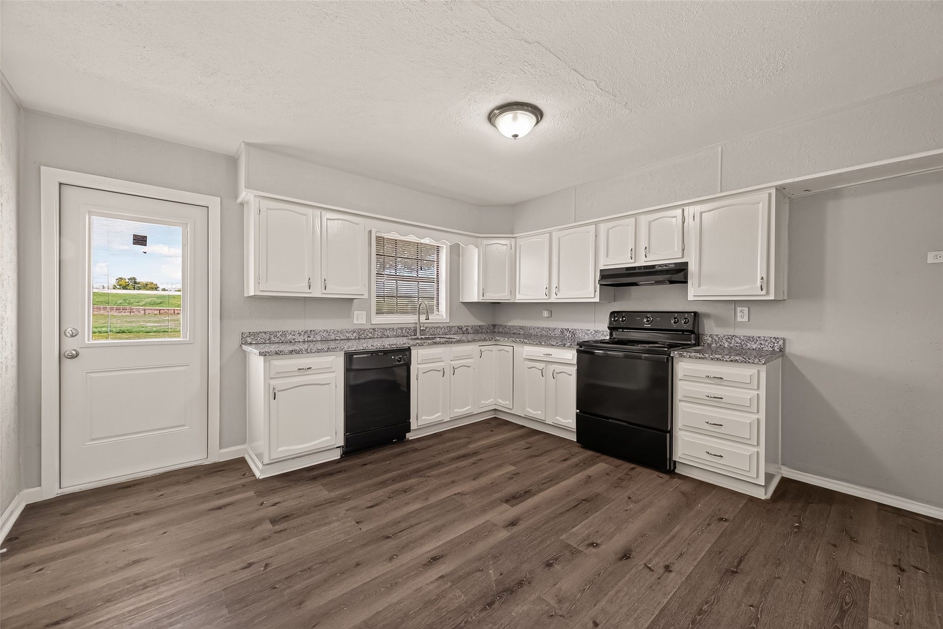2422 Florence Street, La Marque, TX 77568 2422 Florence Street, La Marque, TX 77568