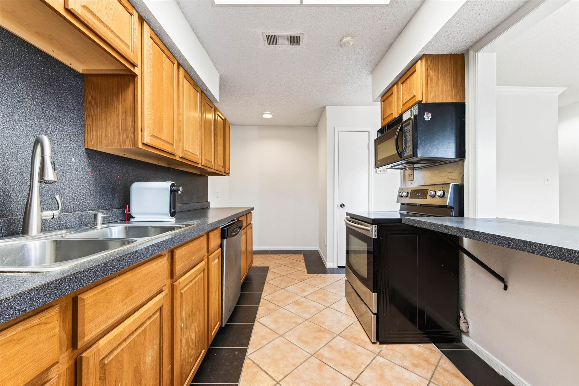 7700 Creekbend Dr, #39, Houston, TX 77071 7700 Creekbend Dr, #39, Houston, TX 77071